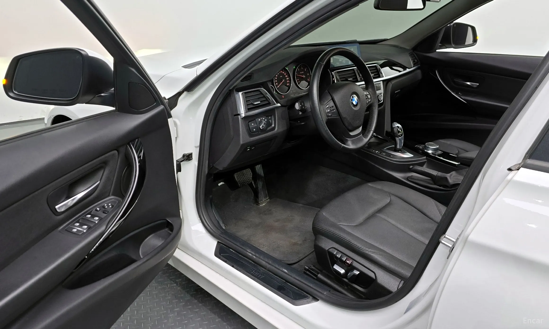 BMW 3 Series (F30) превью 9