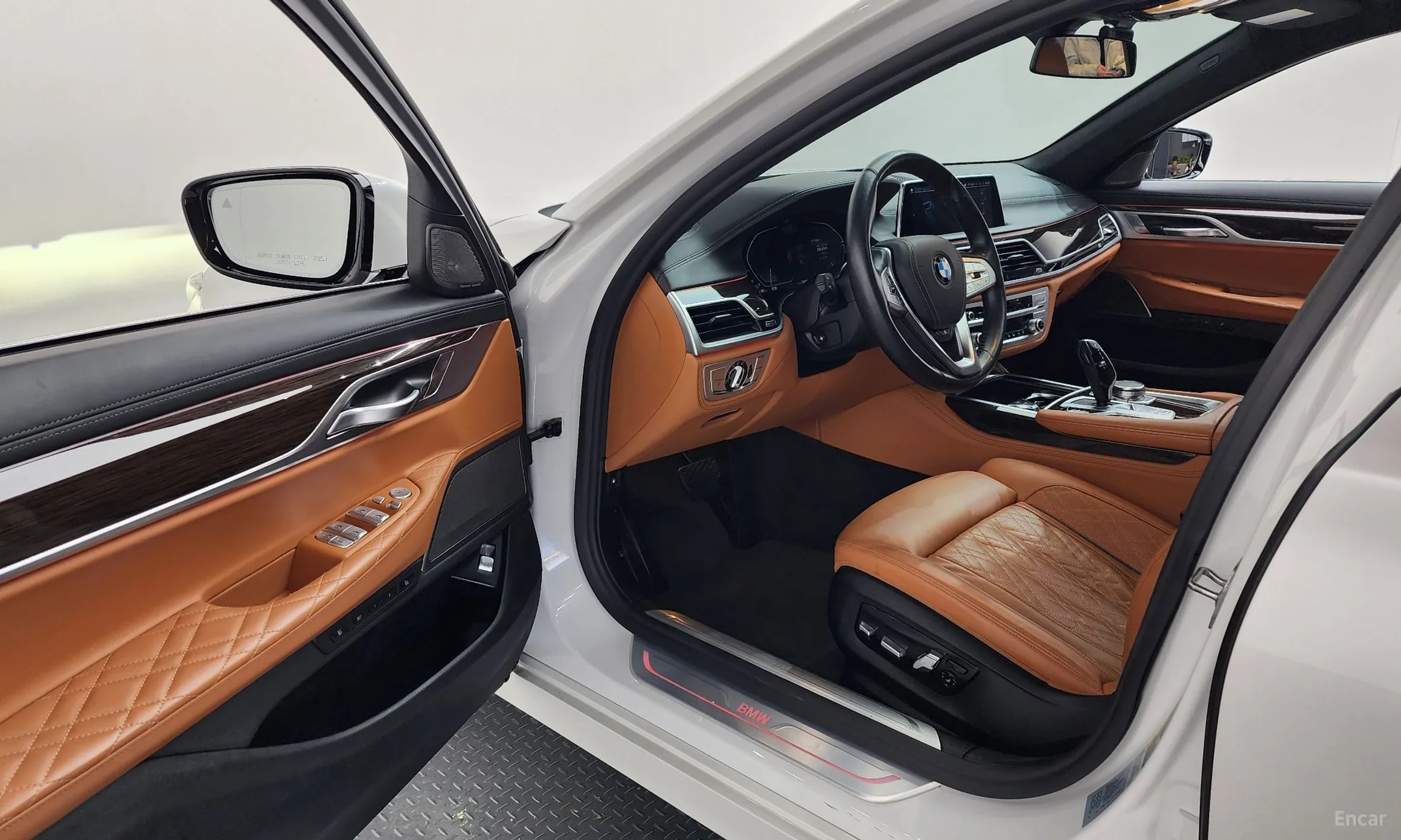 BMW 7 Series (G11) превью 10