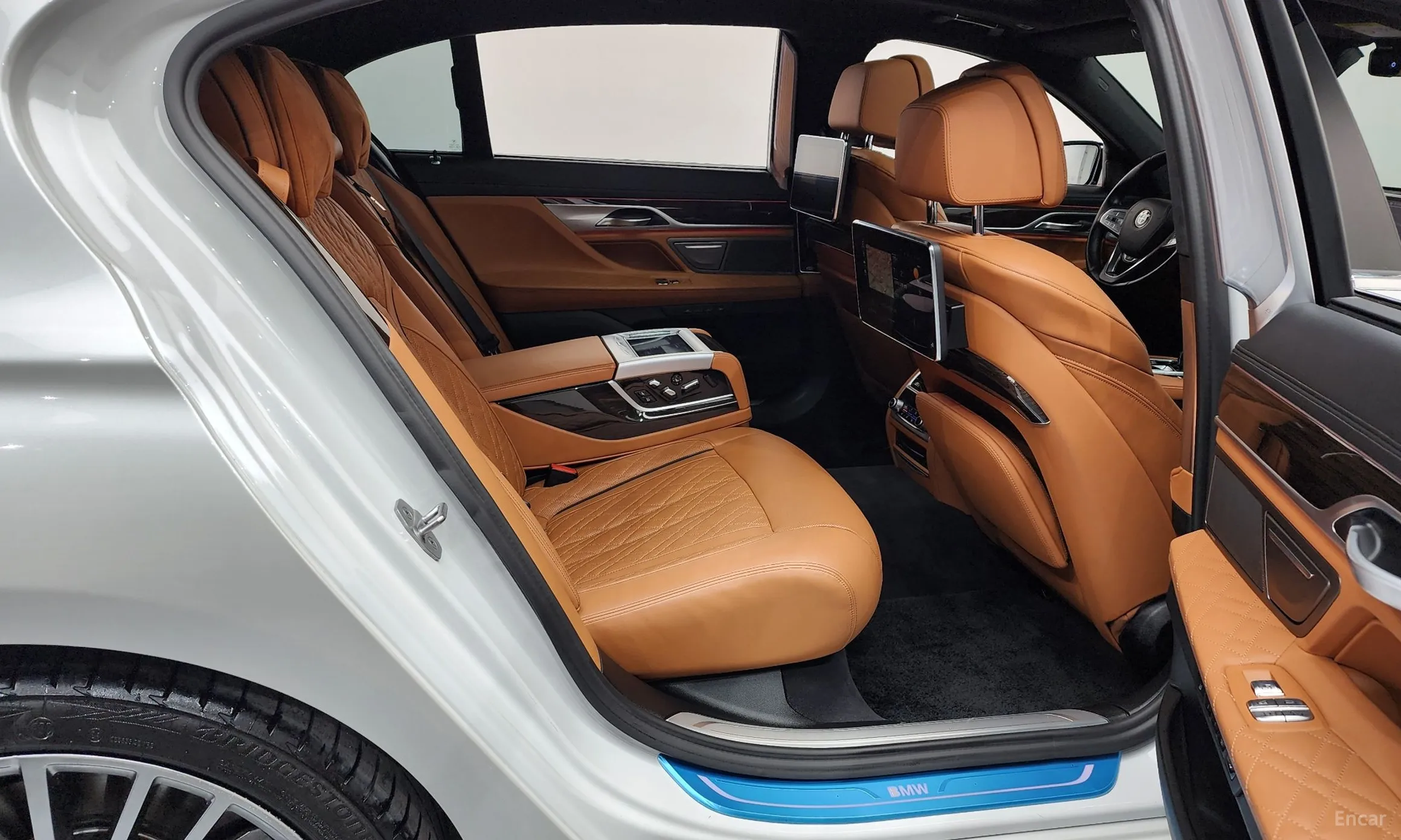 BMW 7 Series (G11) превью 11