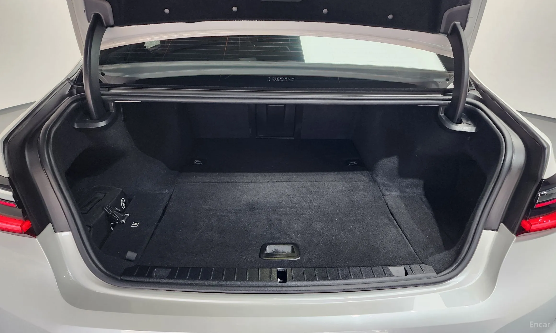 BMW 7 Series (G11) превью 20