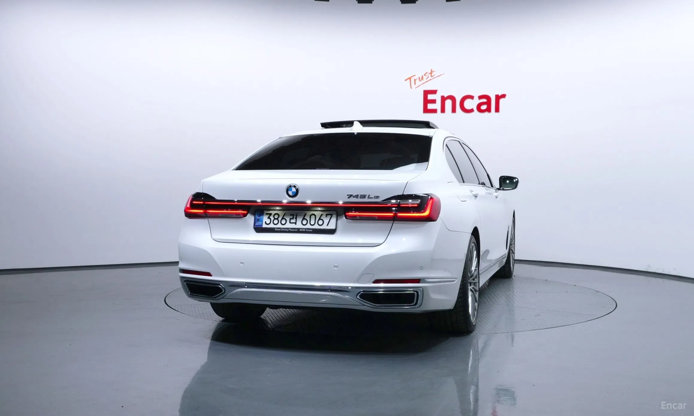 BMW 7 Series (G11) превью 4