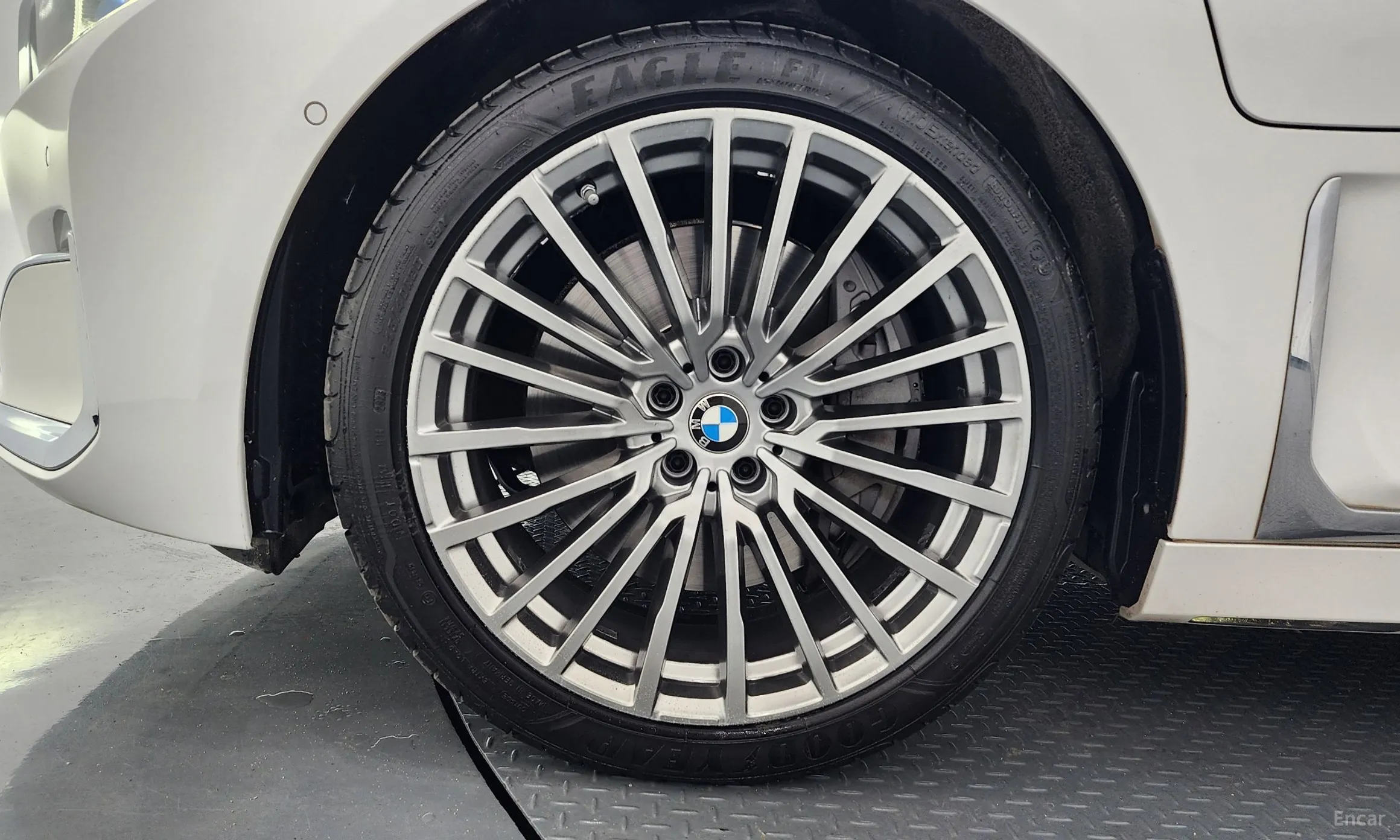 BMW 7 Series (G11) превью 5