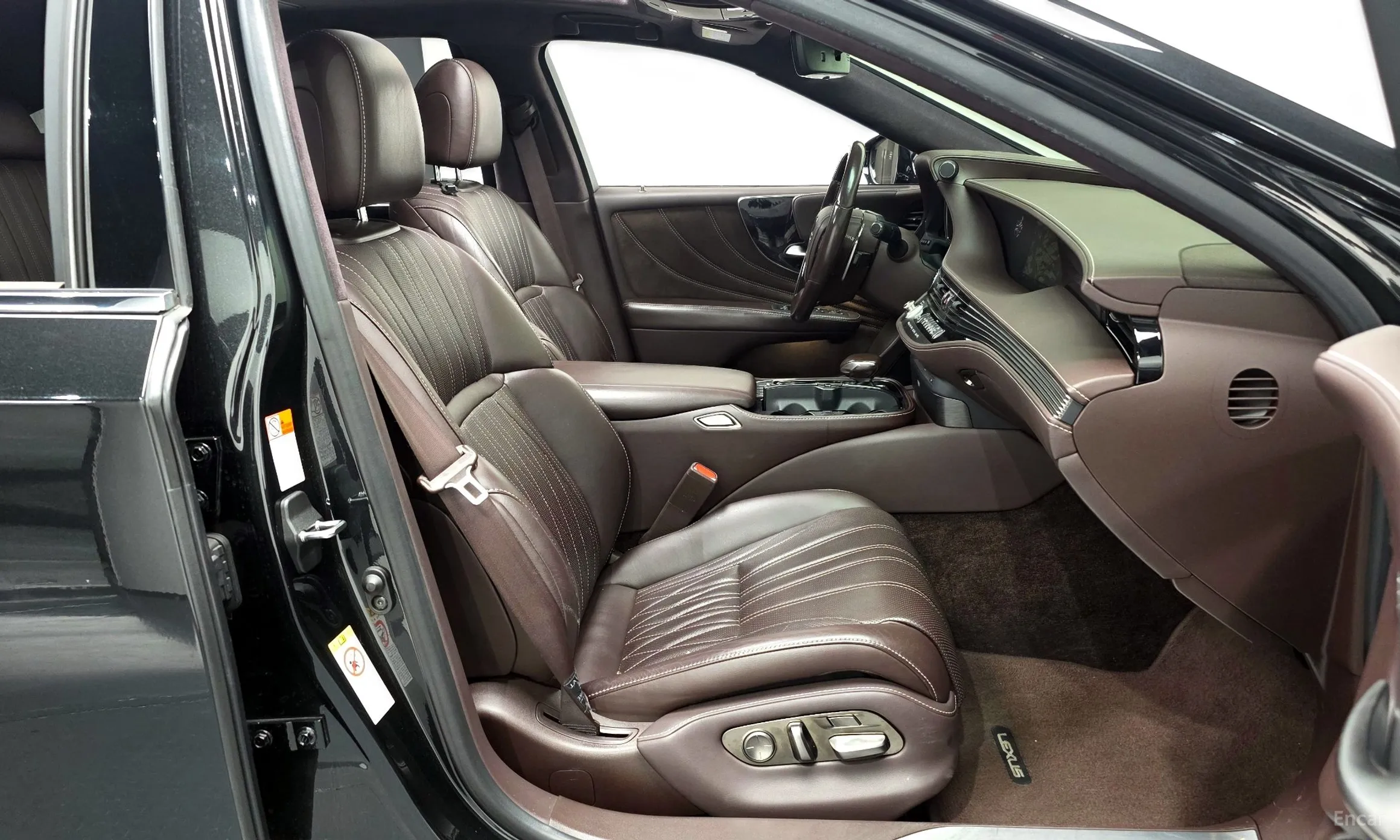 Lexus LS500h Gen 5 превью 11
