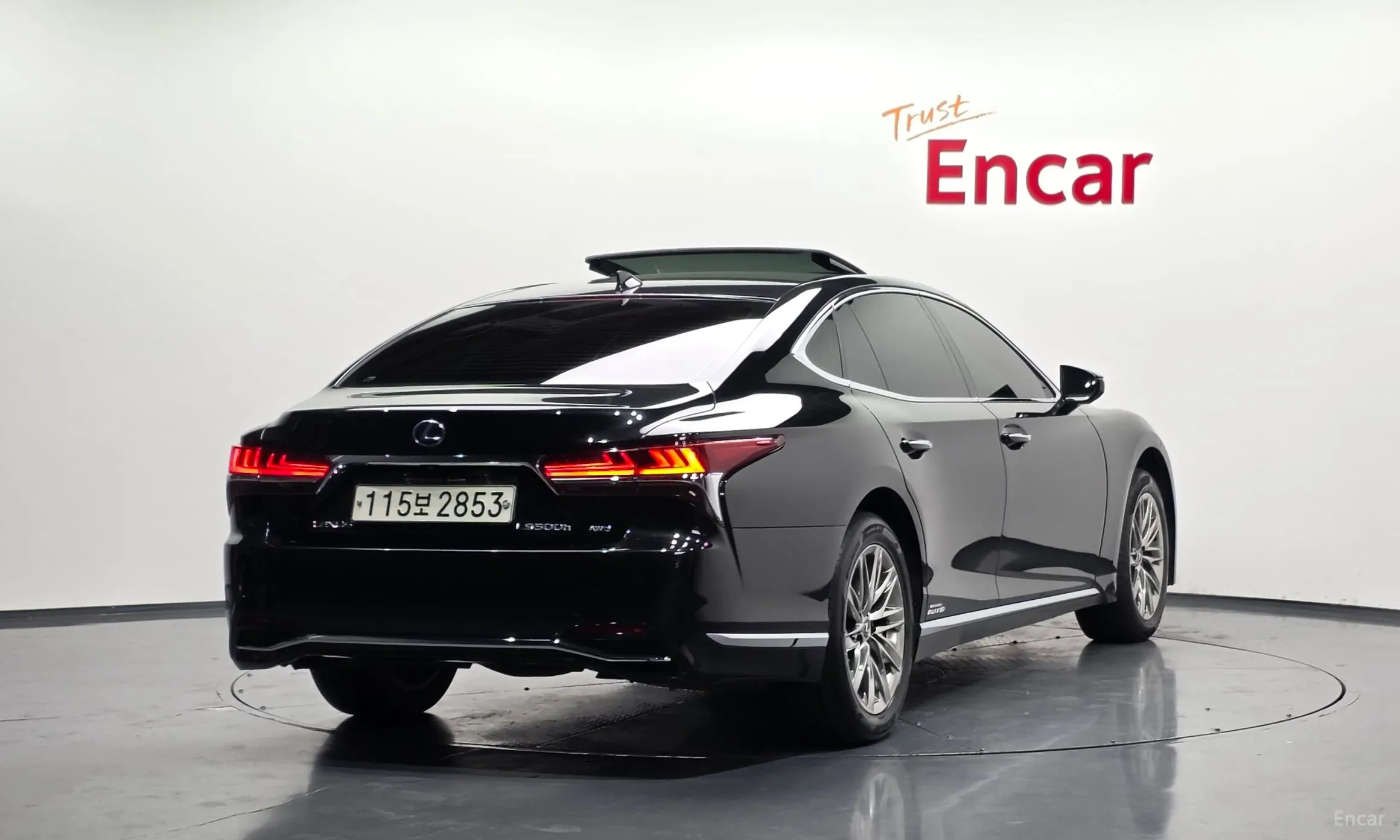 Lexus LS500h Gen 5