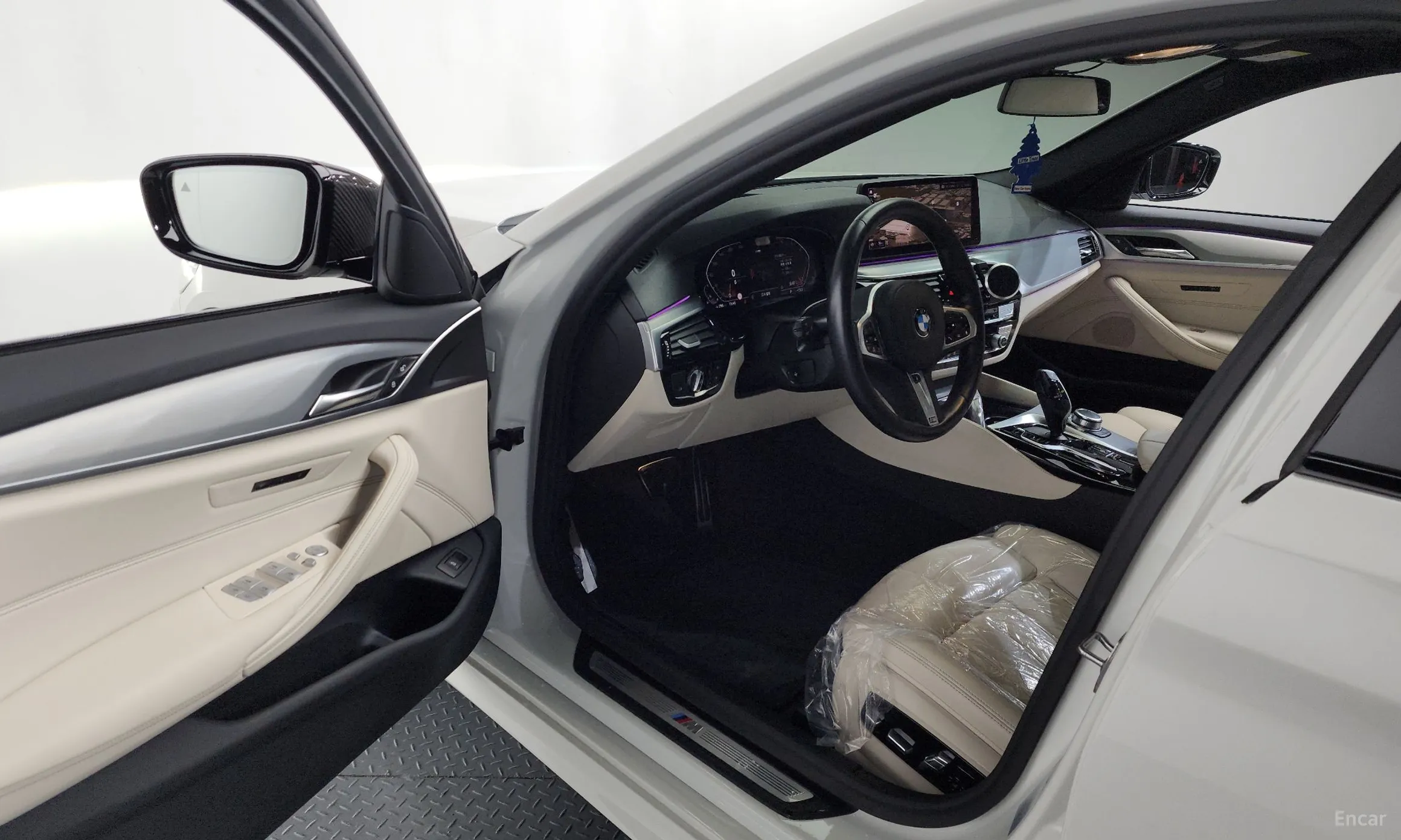 BMW 5 Series (G30) превью 10