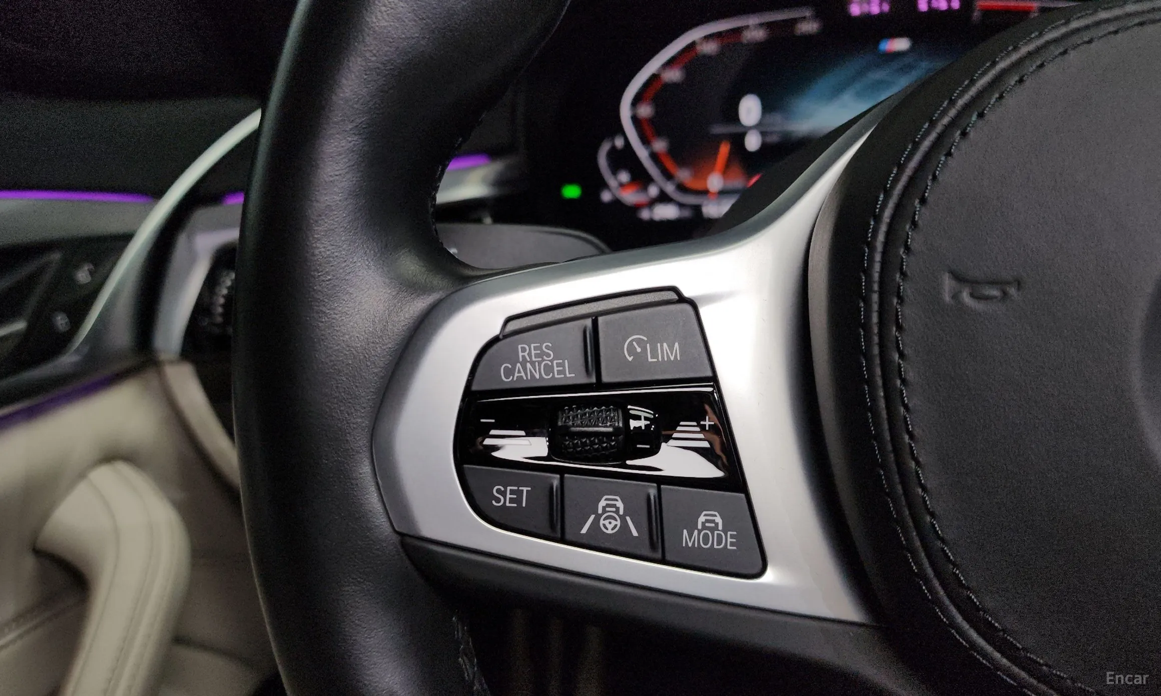 BMW 5 Series (G30) превью 15