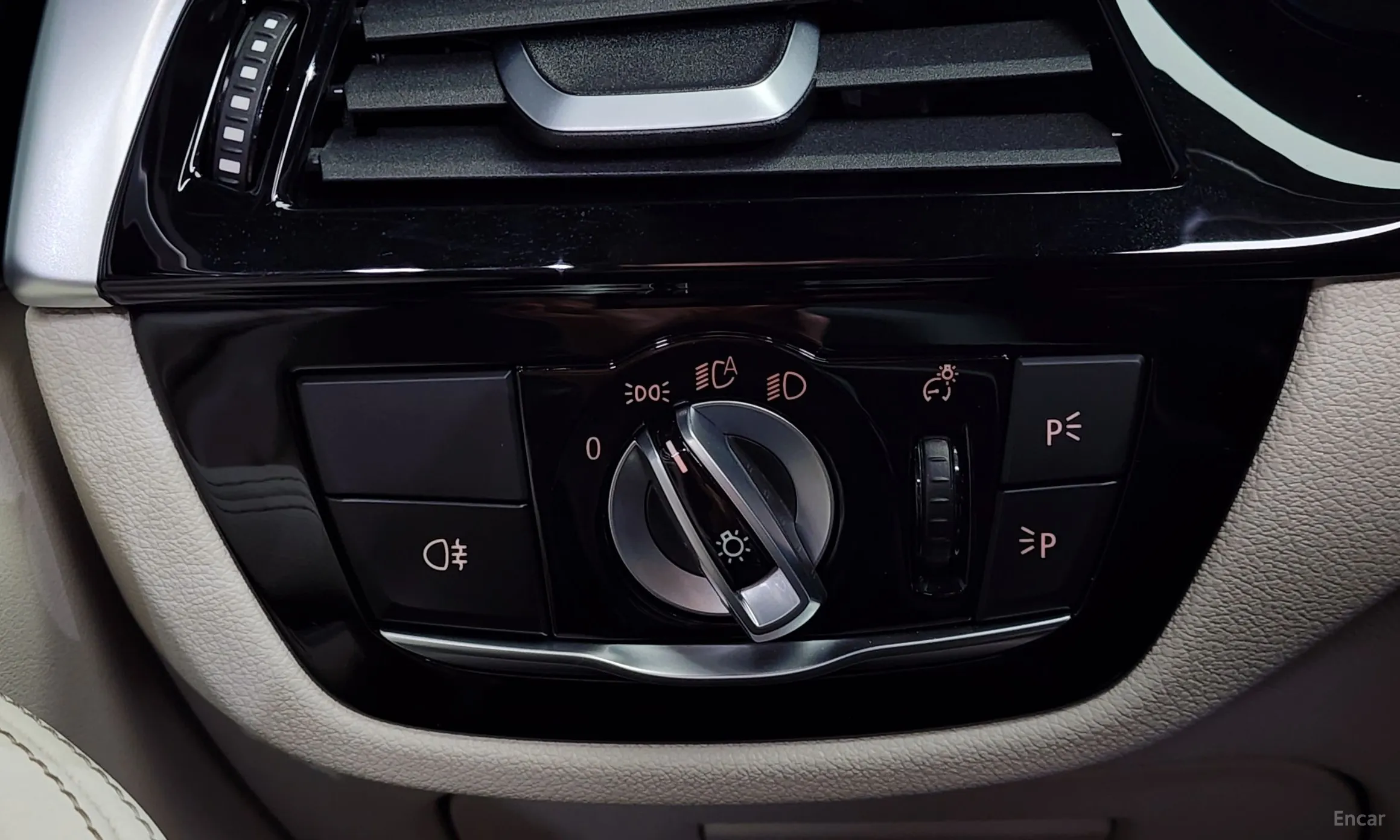 BMW 5 Series (G30) превью 19