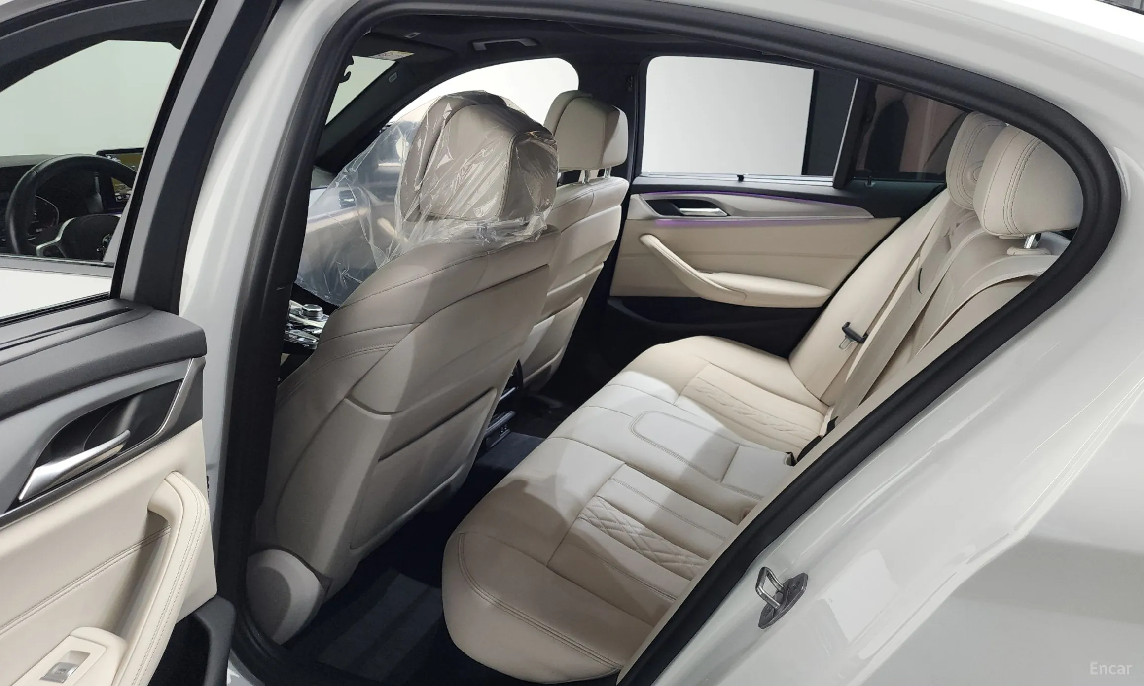 BMW 5 Series (G30) превью 20