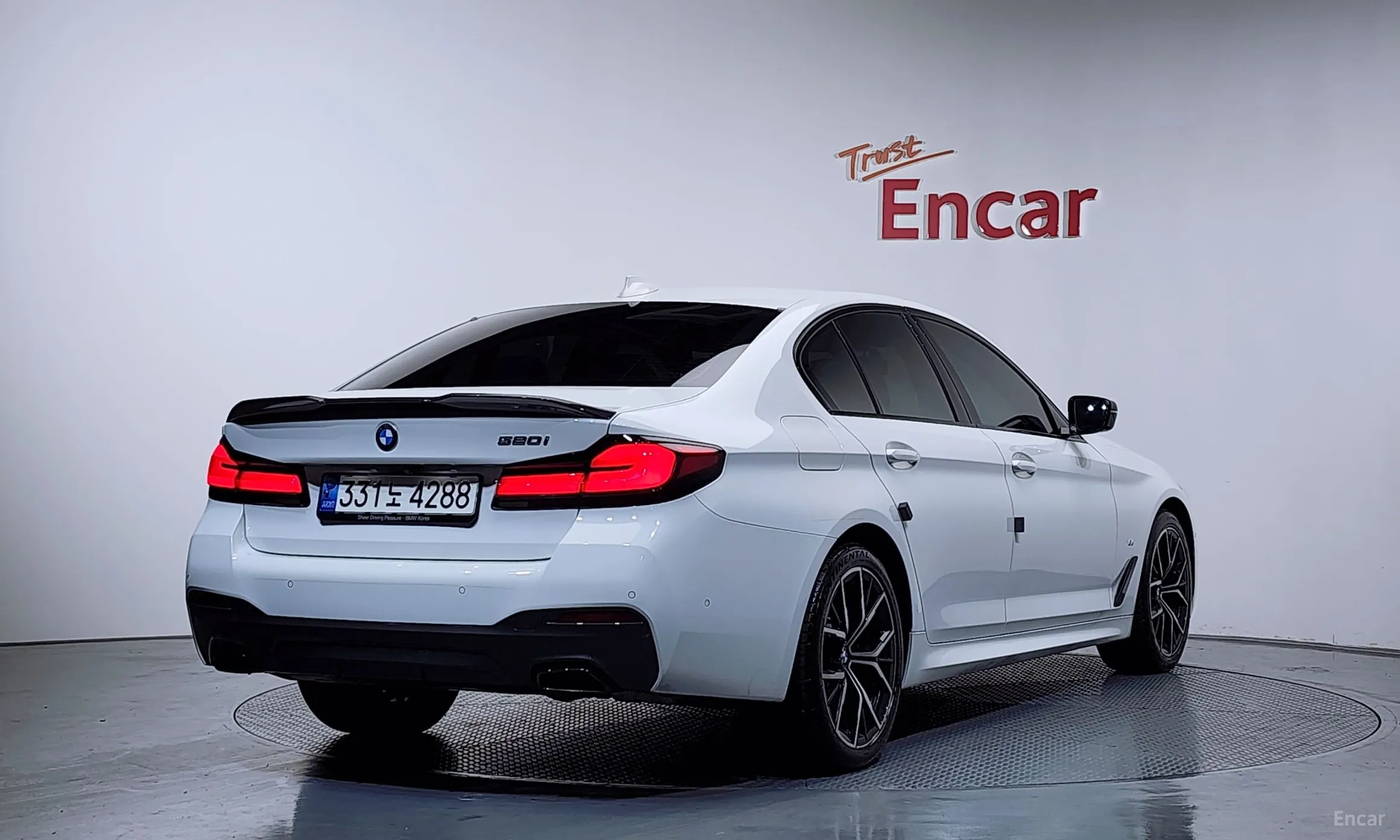 BMW 5 Series (G30) превью 3