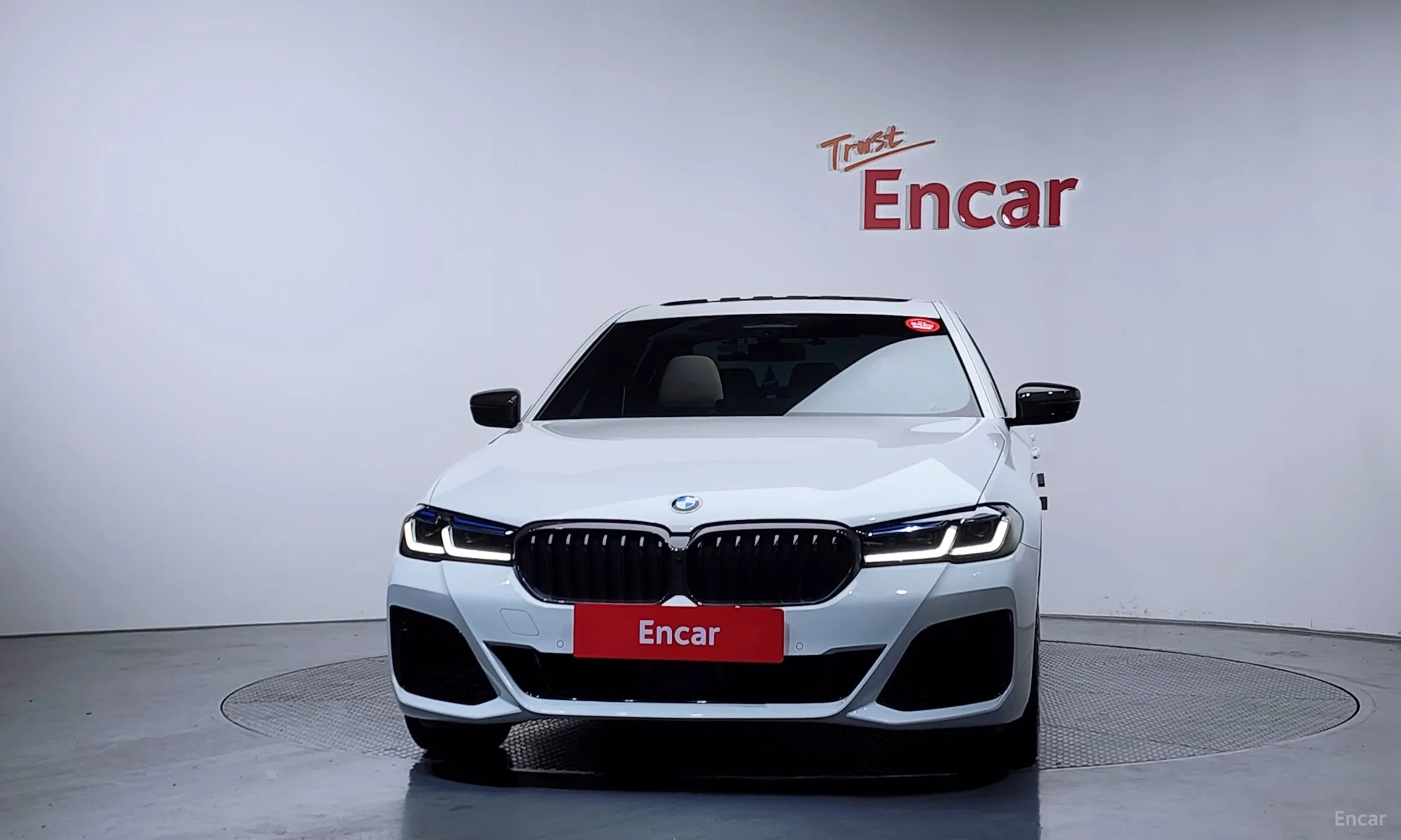 BMW 5 Series (G30) превью 4