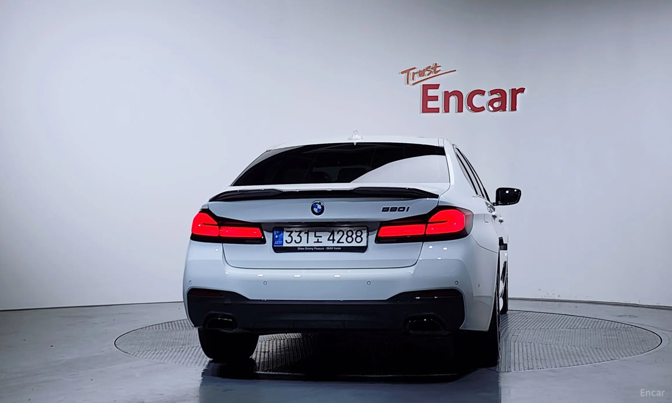 BMW 5 Series (G30) превью 5