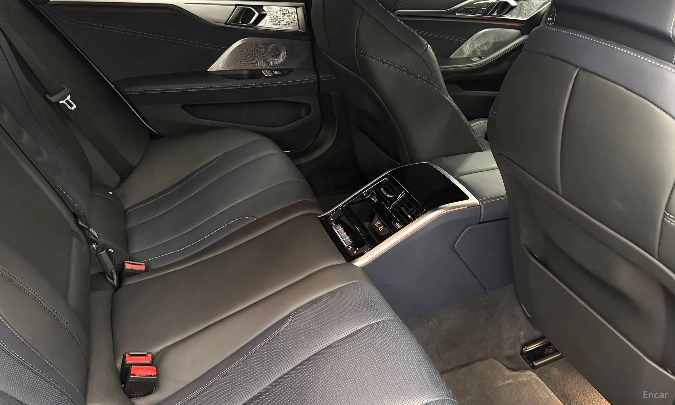 BMW 8-series (G15) превью 10