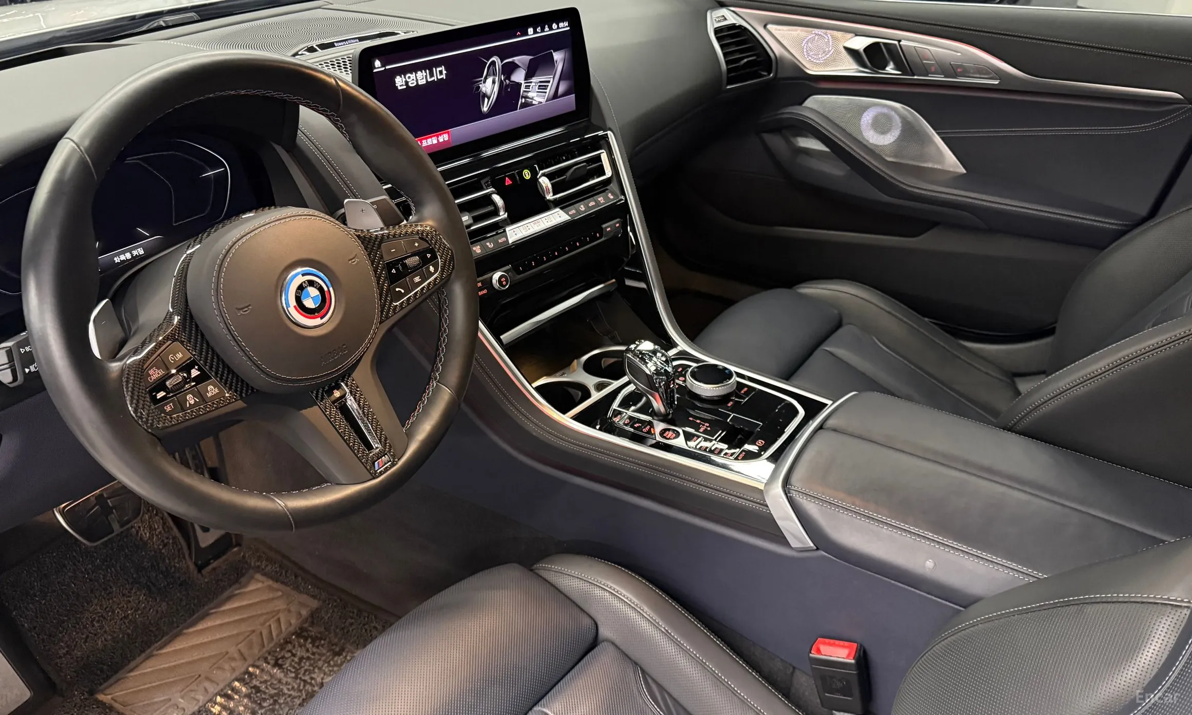 BMW 8-series (G15) превью 11