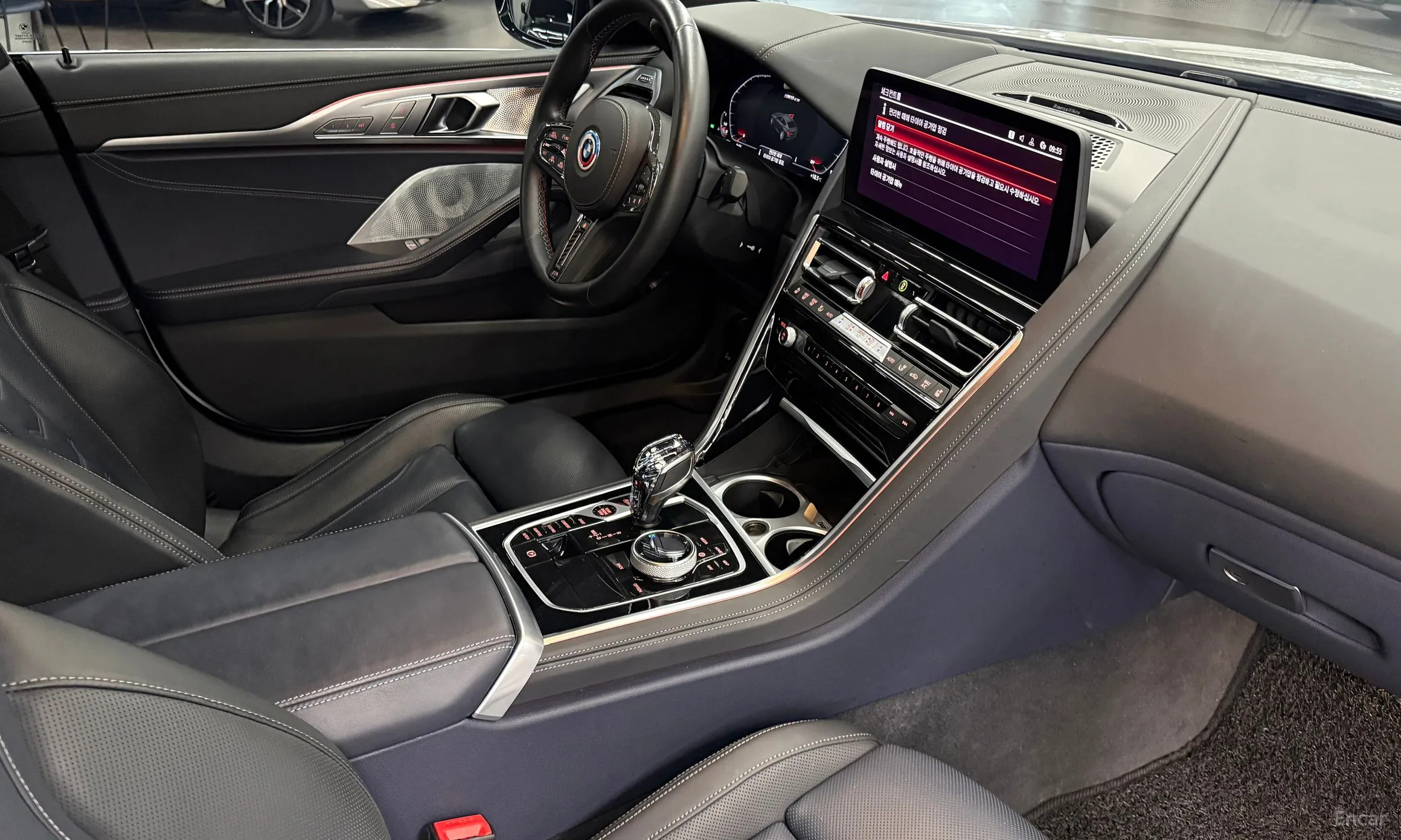 BMW 8-series (G15) превью 12