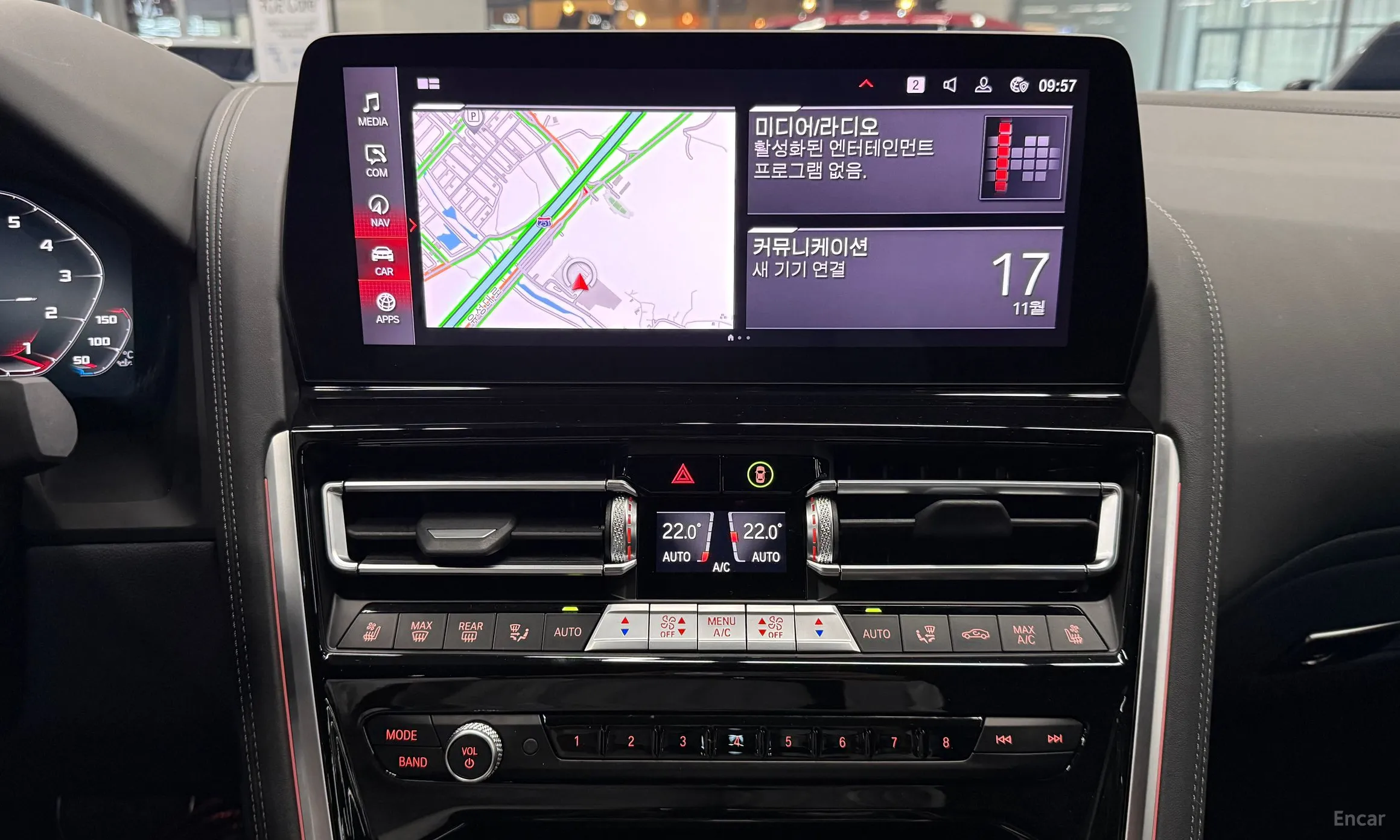 BMW 8-series (G15) превью 13