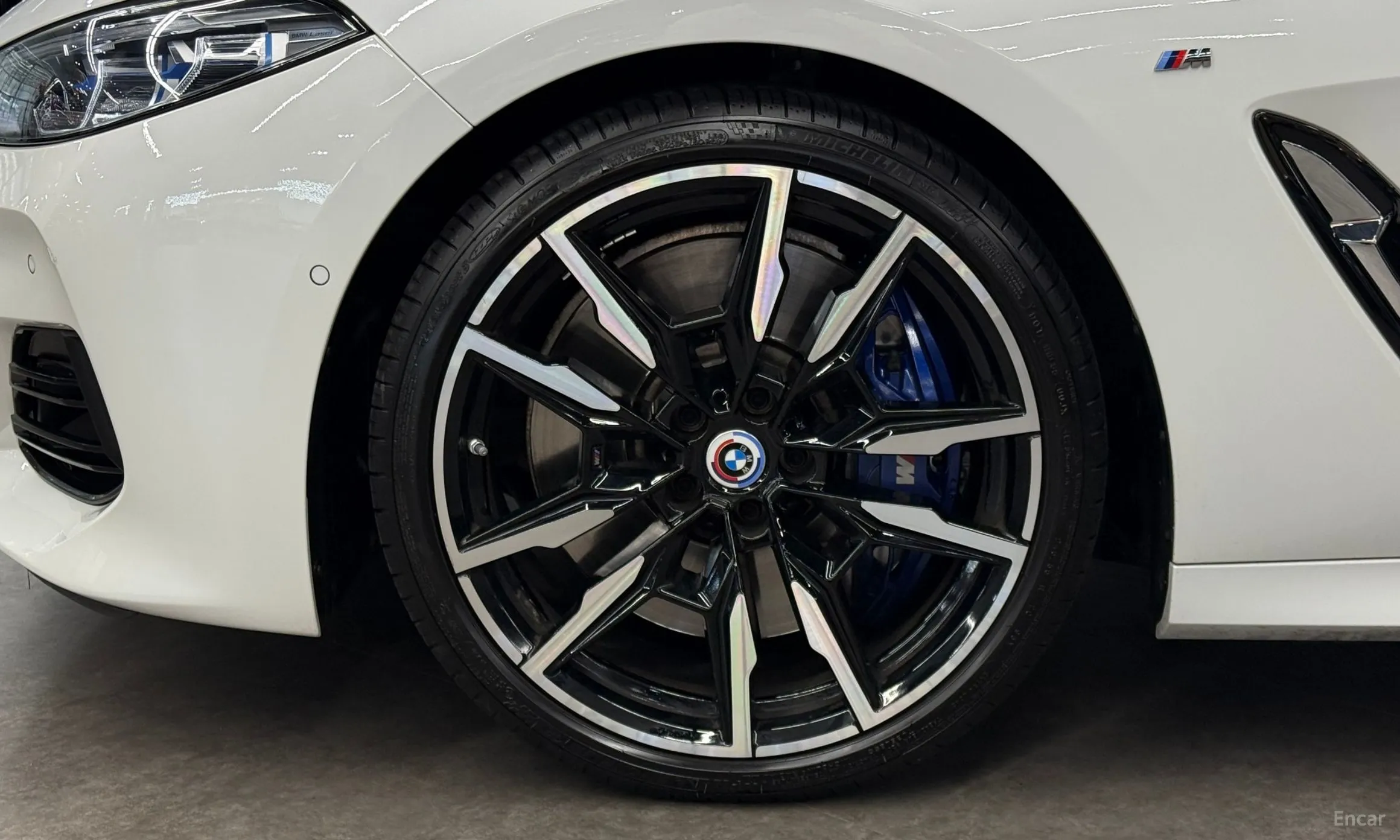 BMW 8-series (G15) превью 5