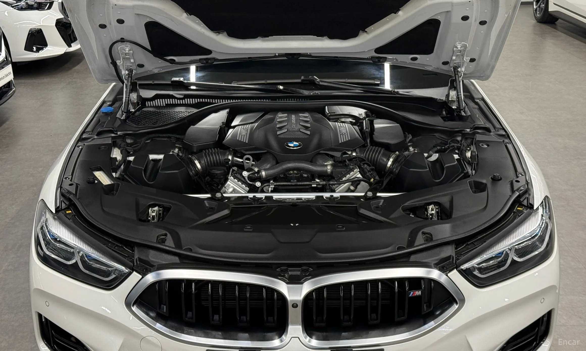 BMW 8-series (G15) превью 6