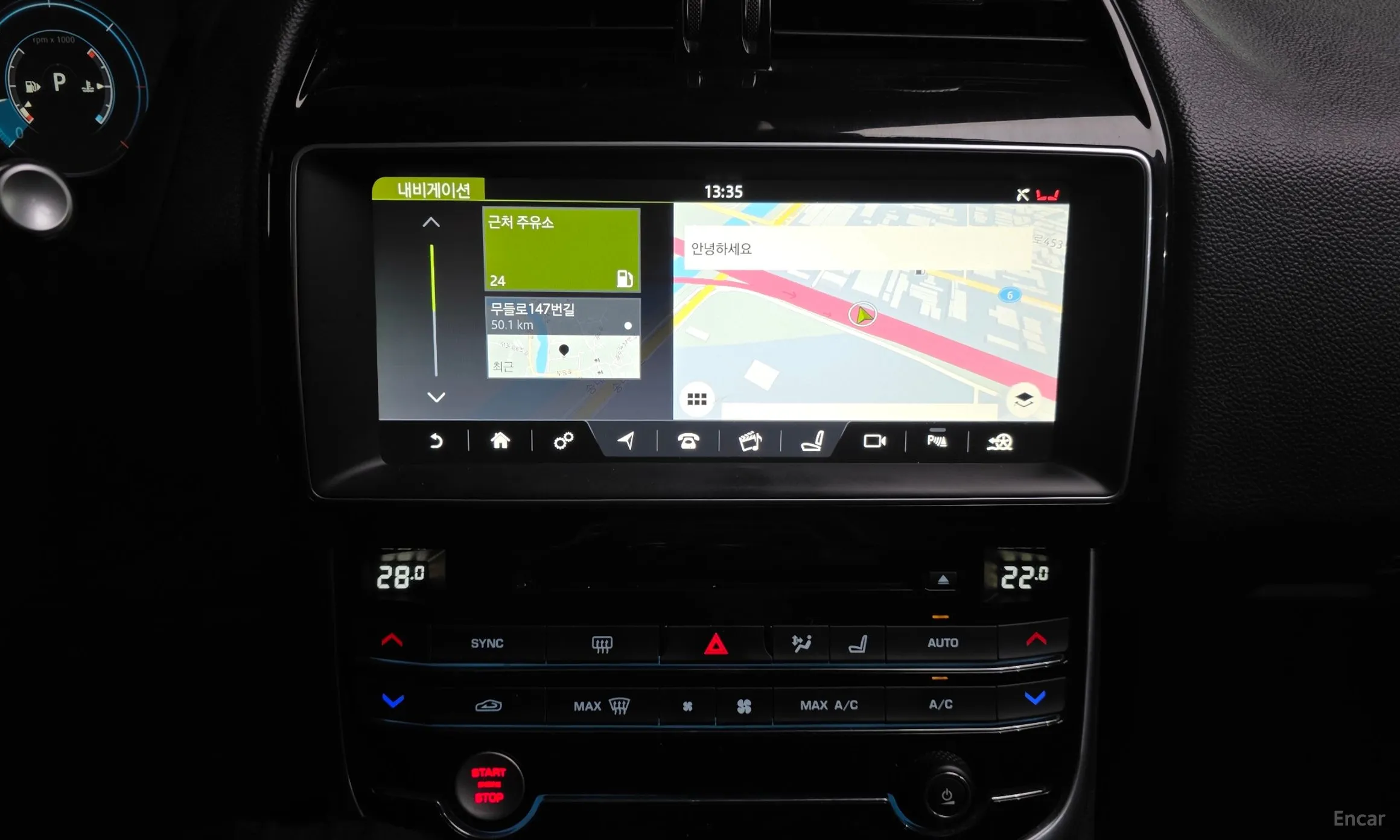 Jaguar XE превью 13