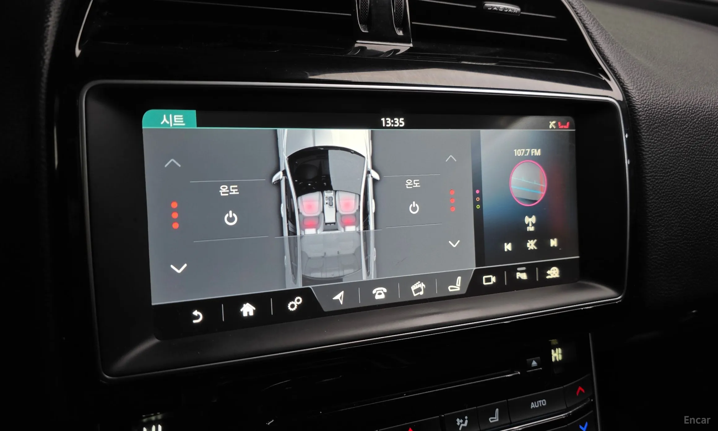 Jaguar XE превью 15