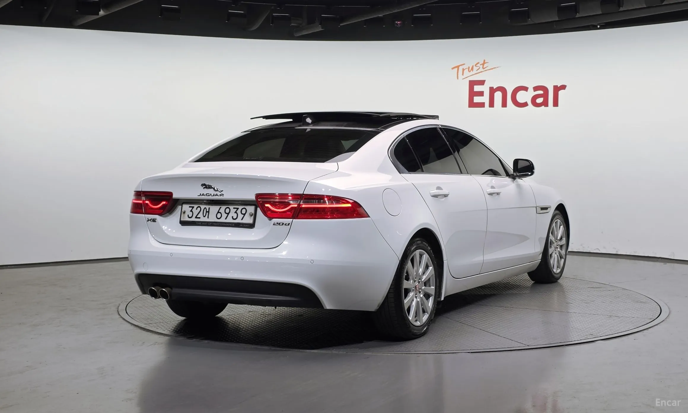 Jaguar XE превью 2