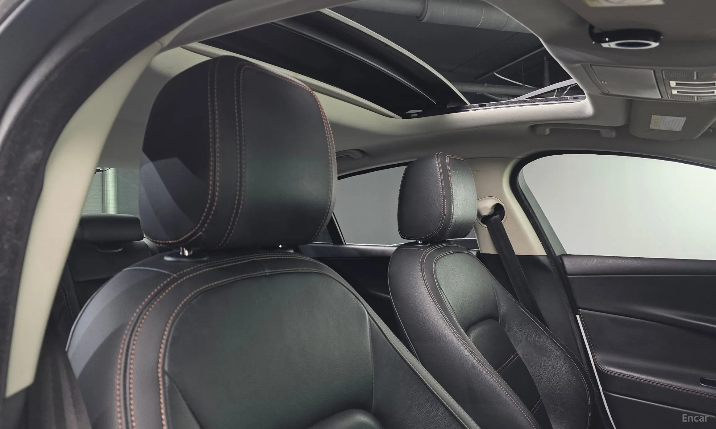 Jaguar XE превью 16