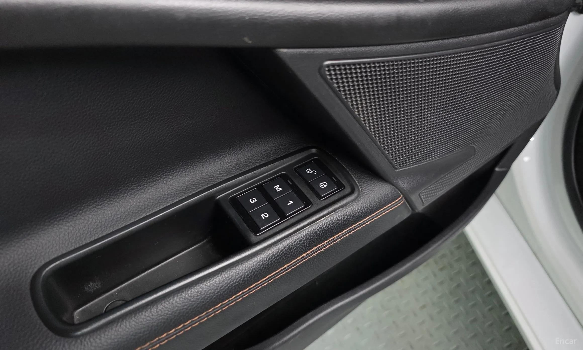 Jaguar XE превью 17