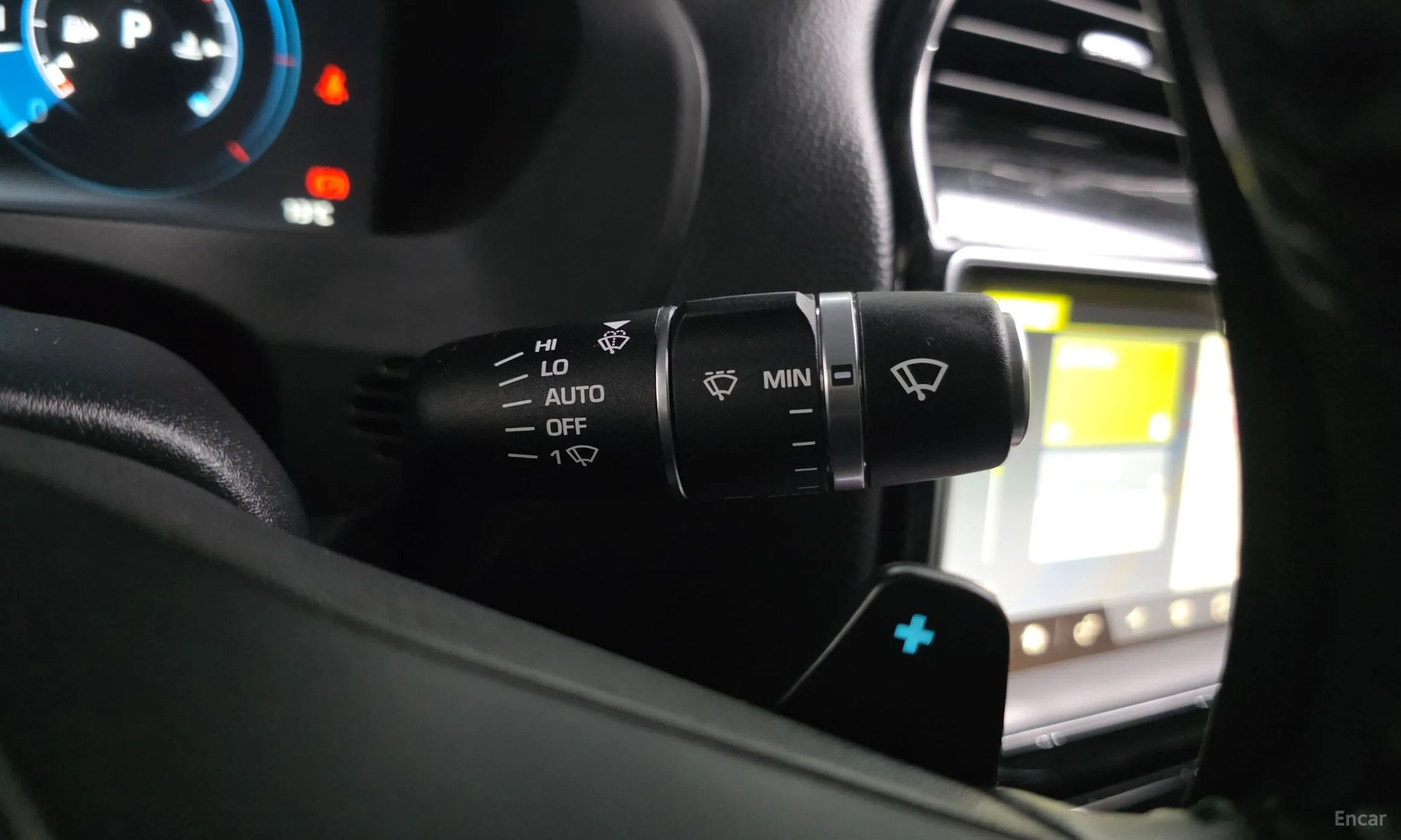 Jaguar XE превью 18
