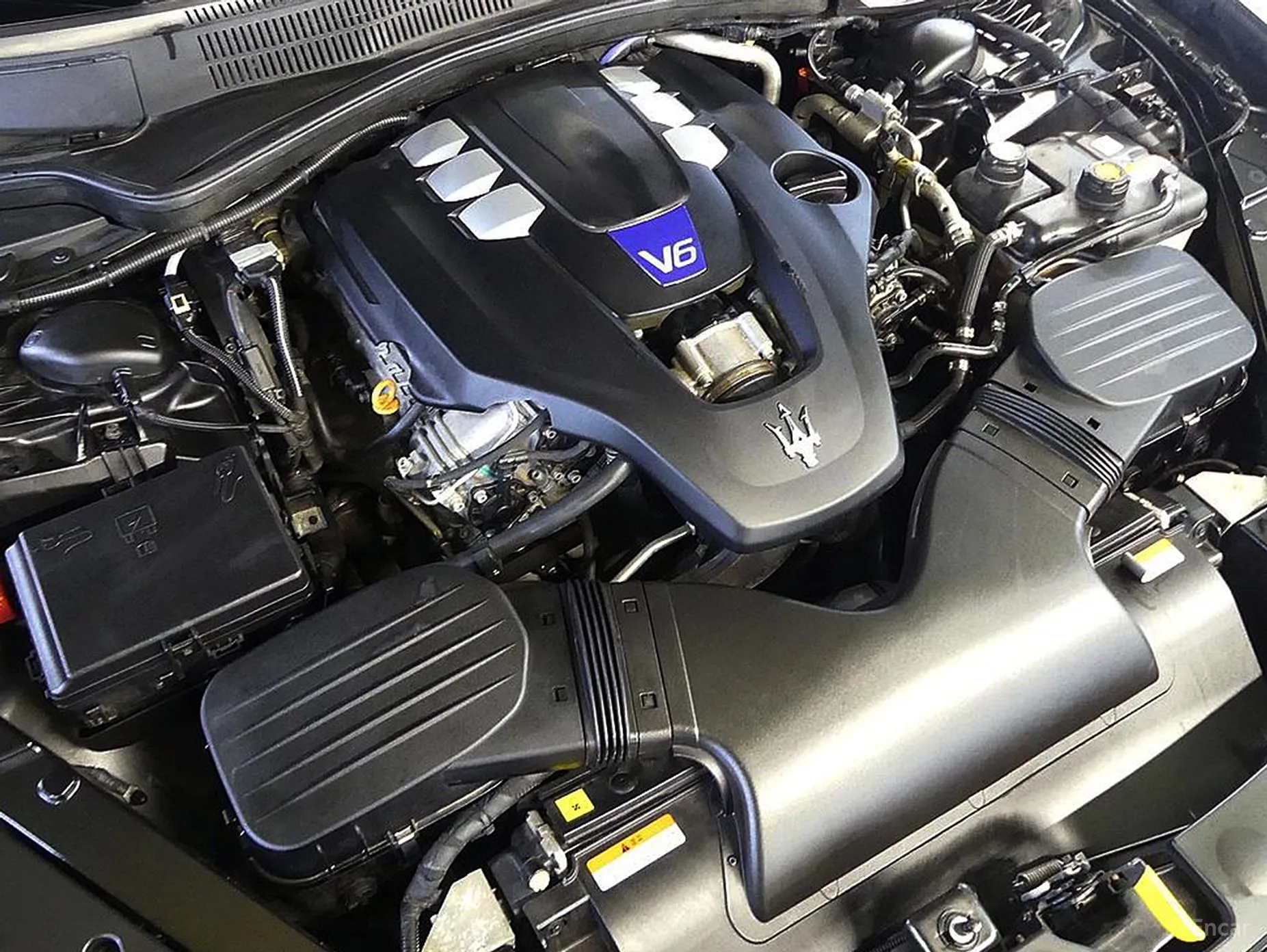 Maserati Quattroporte превью 6