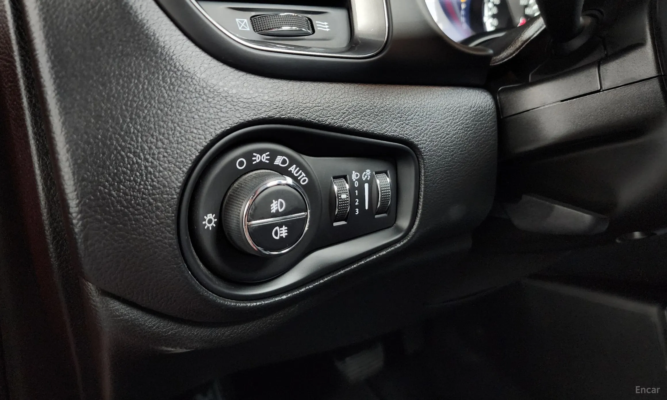 Jeep Renegade превью 13