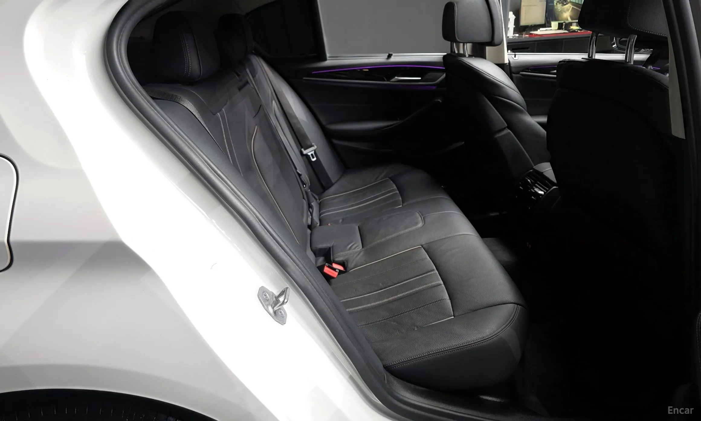 BMW 5 Series (G30) превью 12
