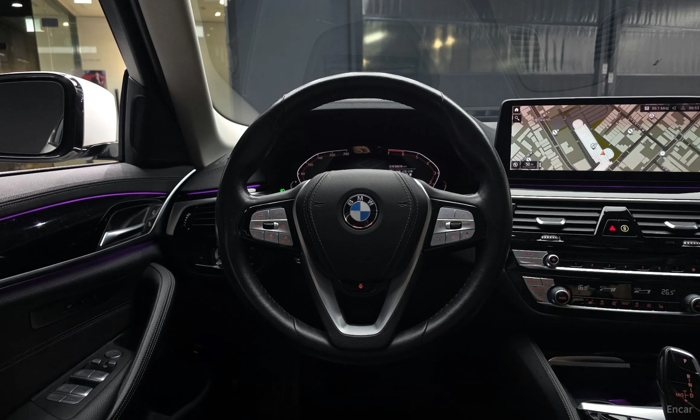 BMW 5 Series (G30) превью 13