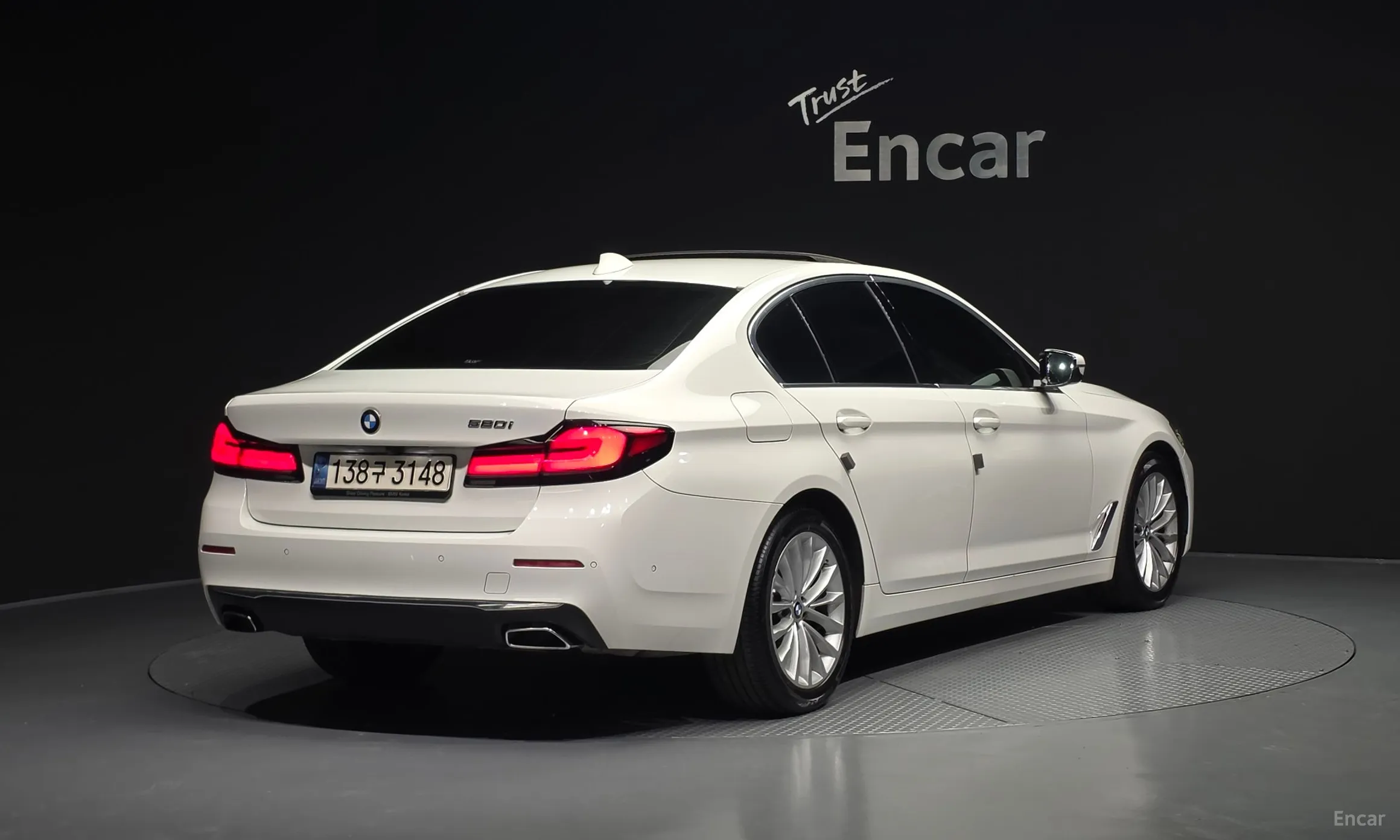 BMW 5 Series (G30) превью 2