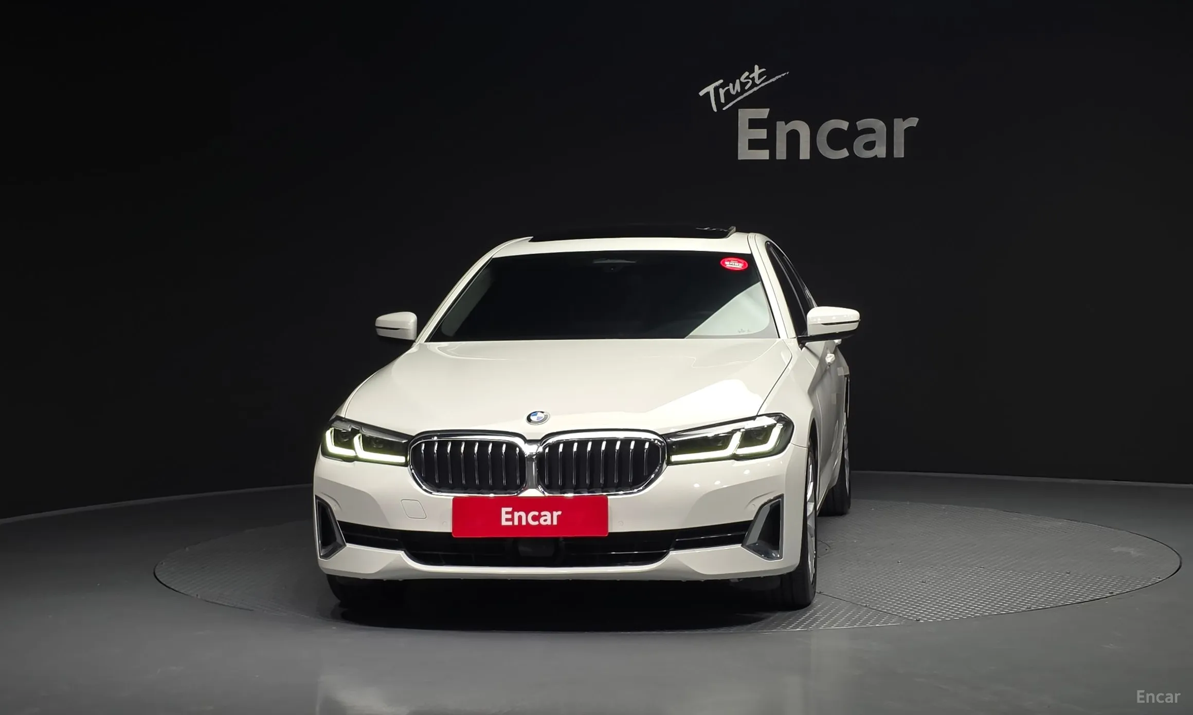 BMW 5 Series (G30) превью 3