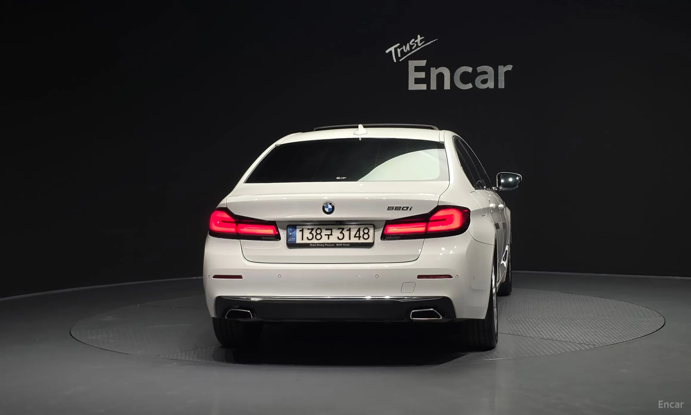 BMW 5 Series (G30) превью 4
