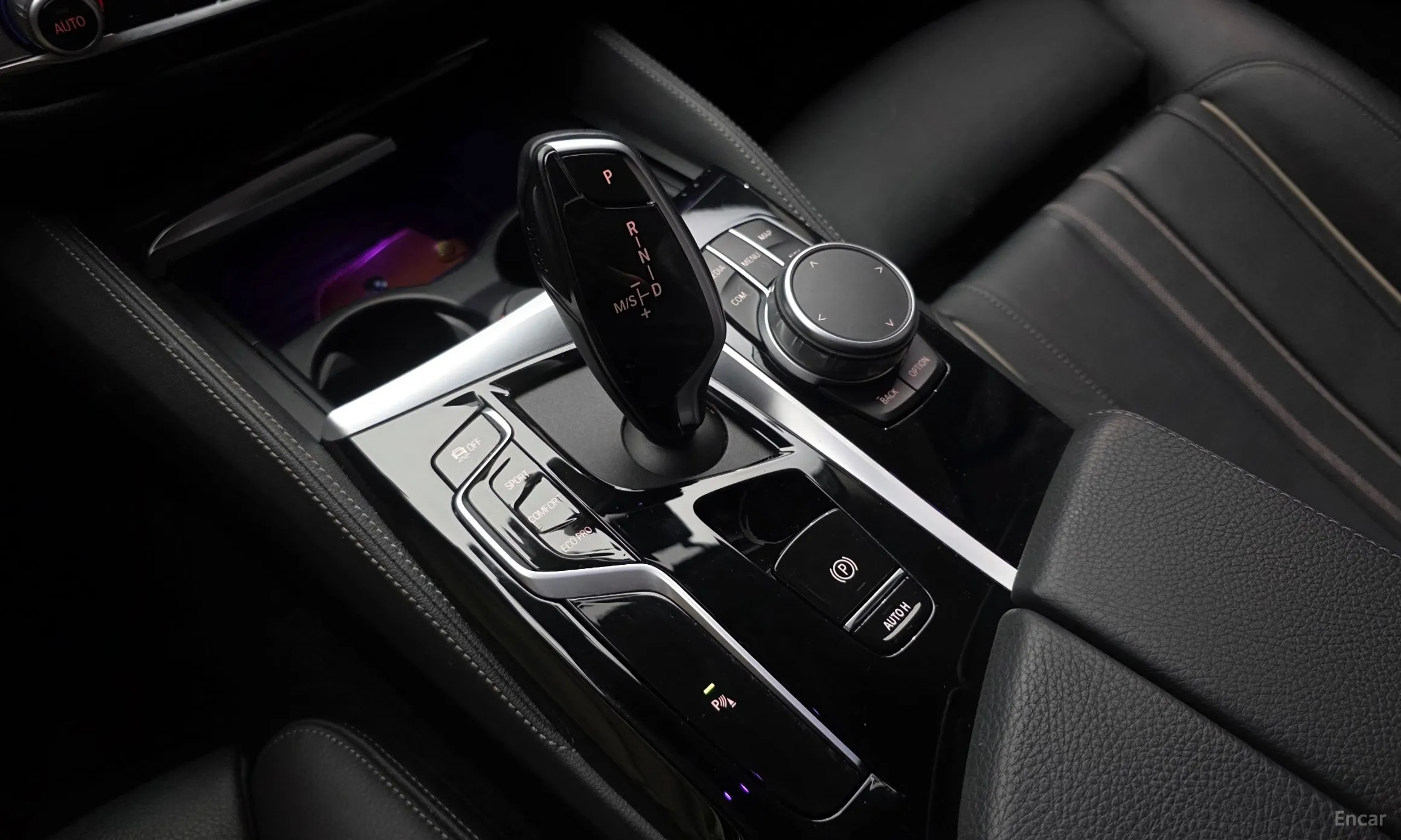 BMW 5 Series (G30) превью 9