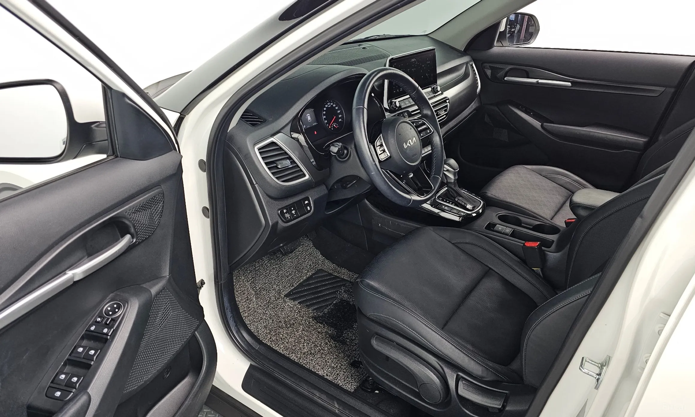 Kia Seltos превью 10