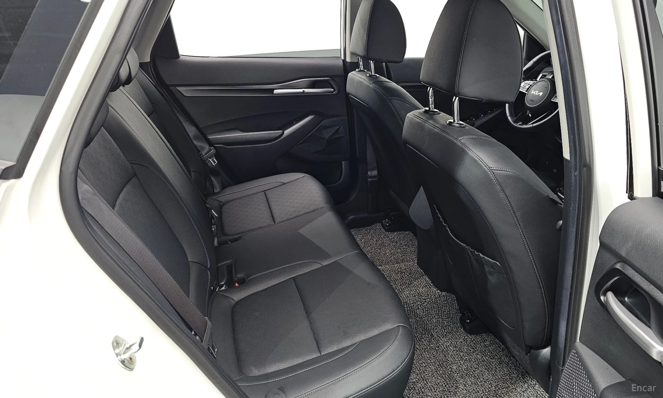 Kia Seltos превью 11