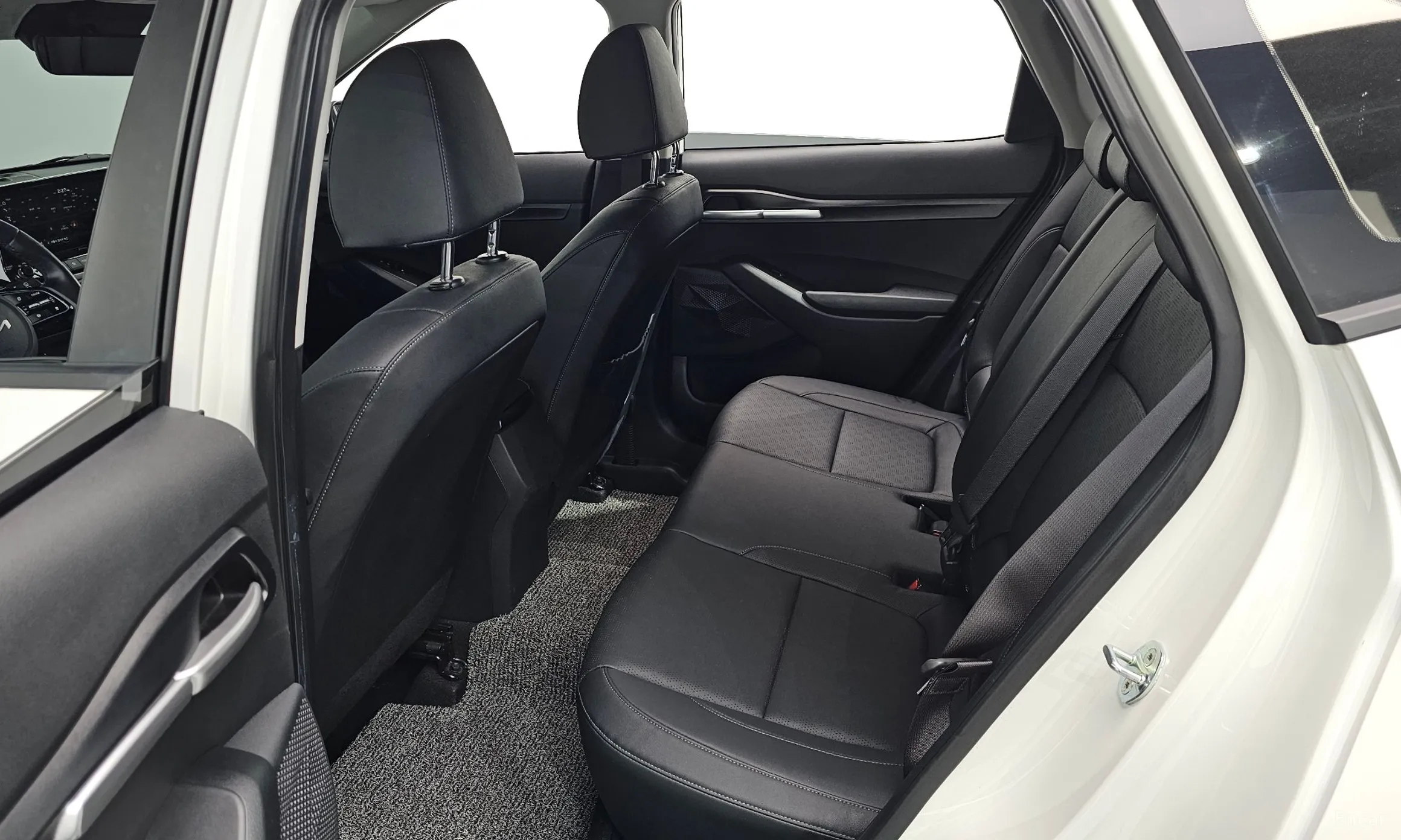 Kia Seltos превью 12