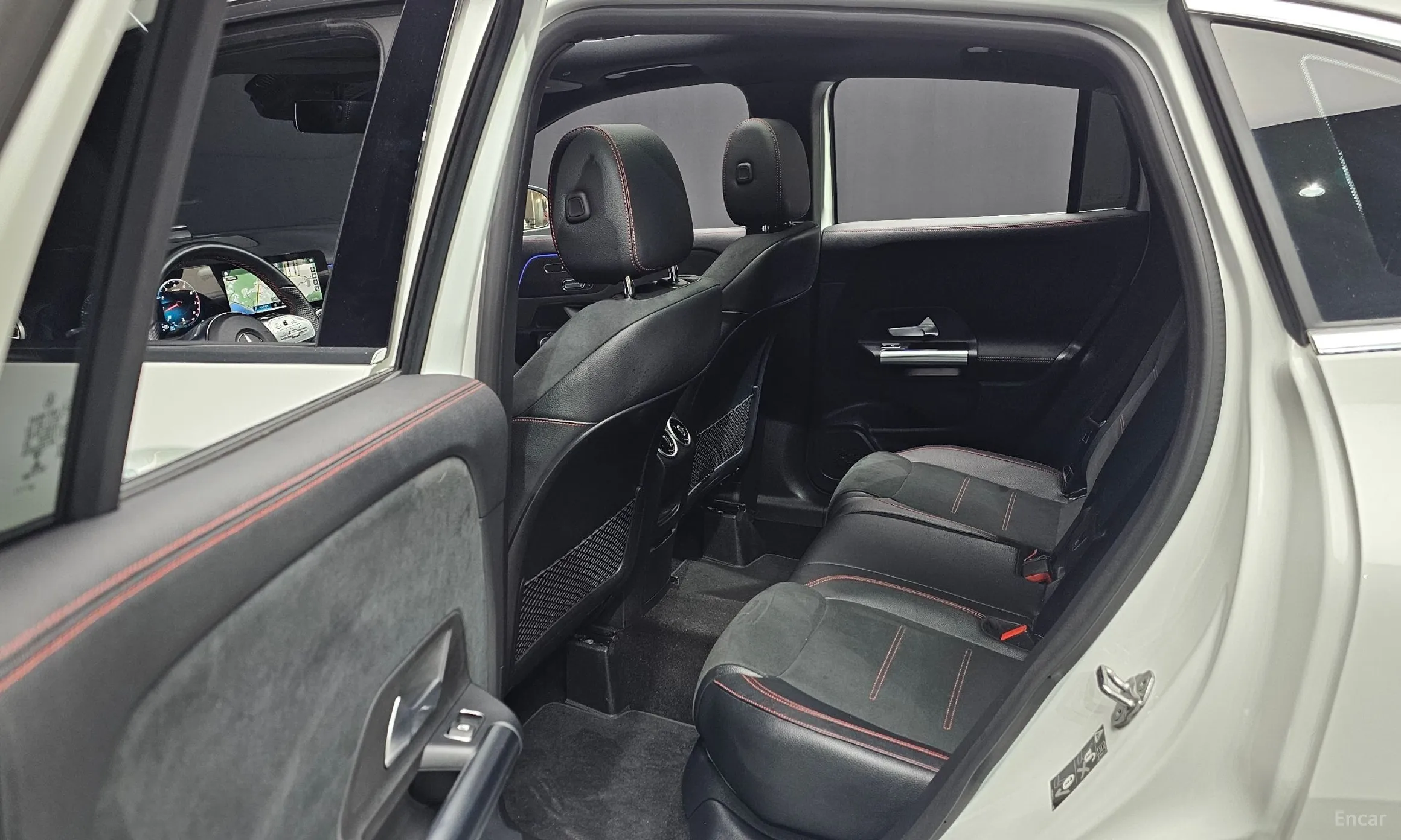 Mercedes Benz GLA-Class H247 превью 11