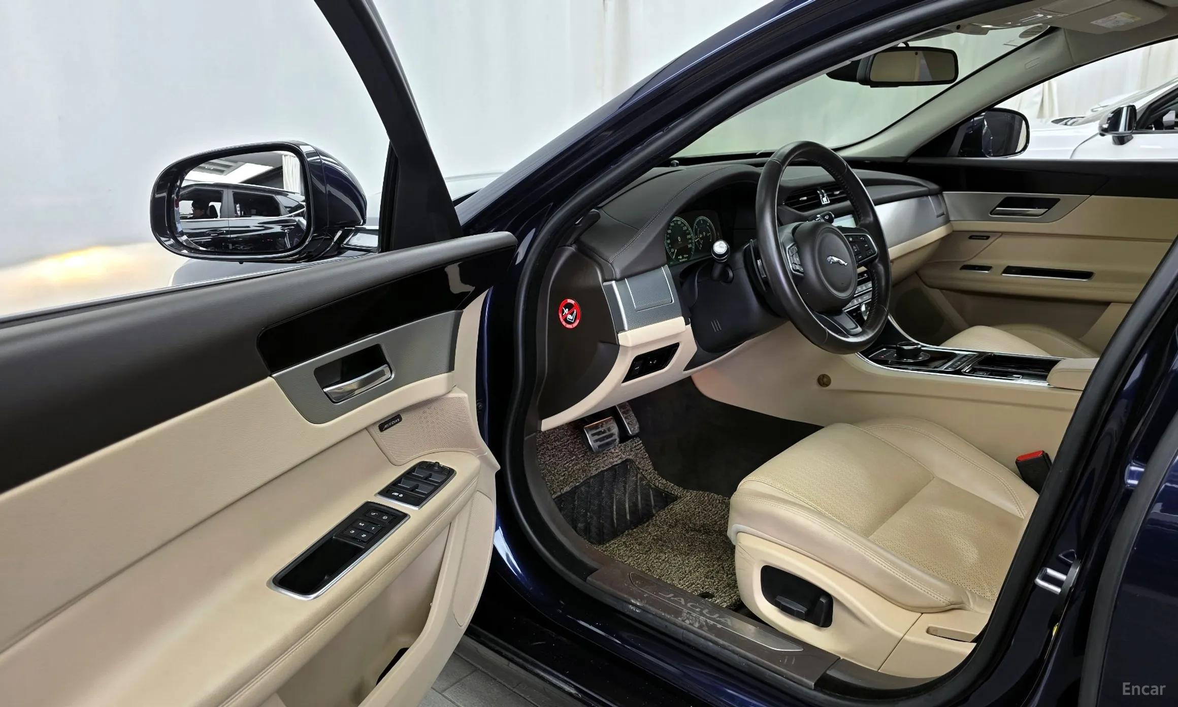 Jaguar XF (x260) превью 10
