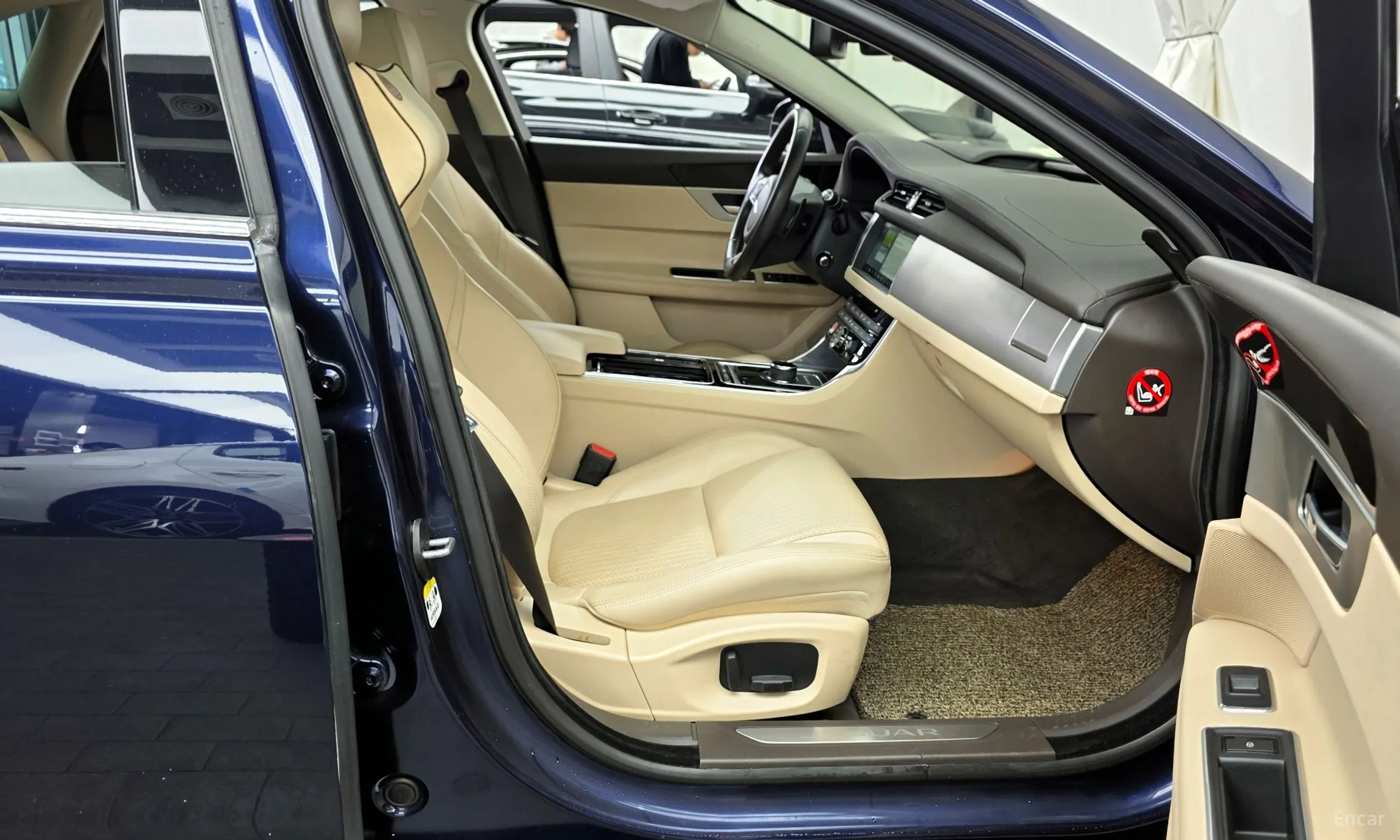 Jaguar XF (x260) превью 11
