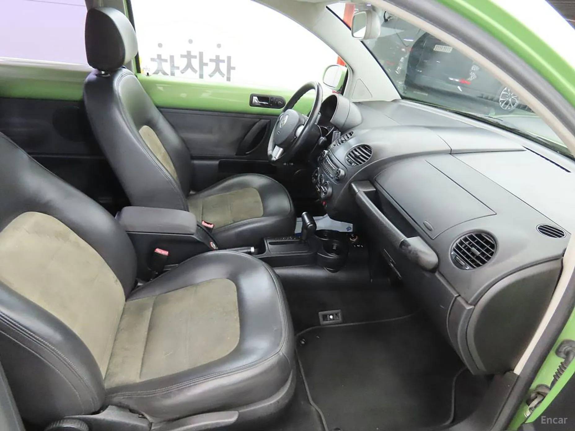 Volkswagen New Beetle превью 6