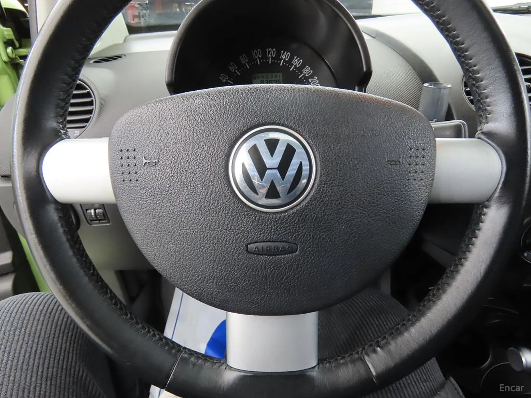 Volkswagen New Beetle превью 7