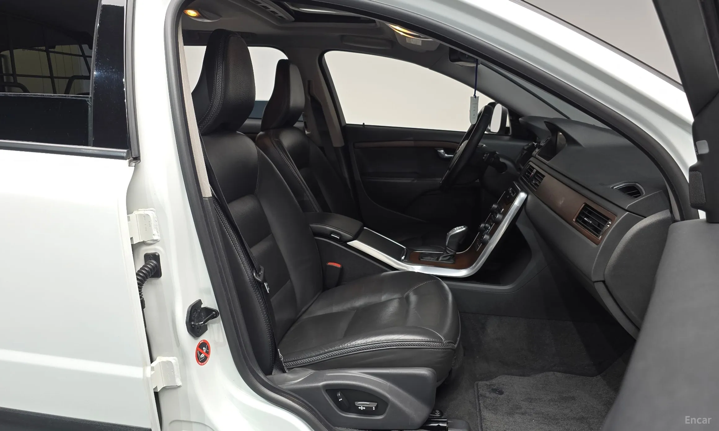 Volvo XC70 превью 11