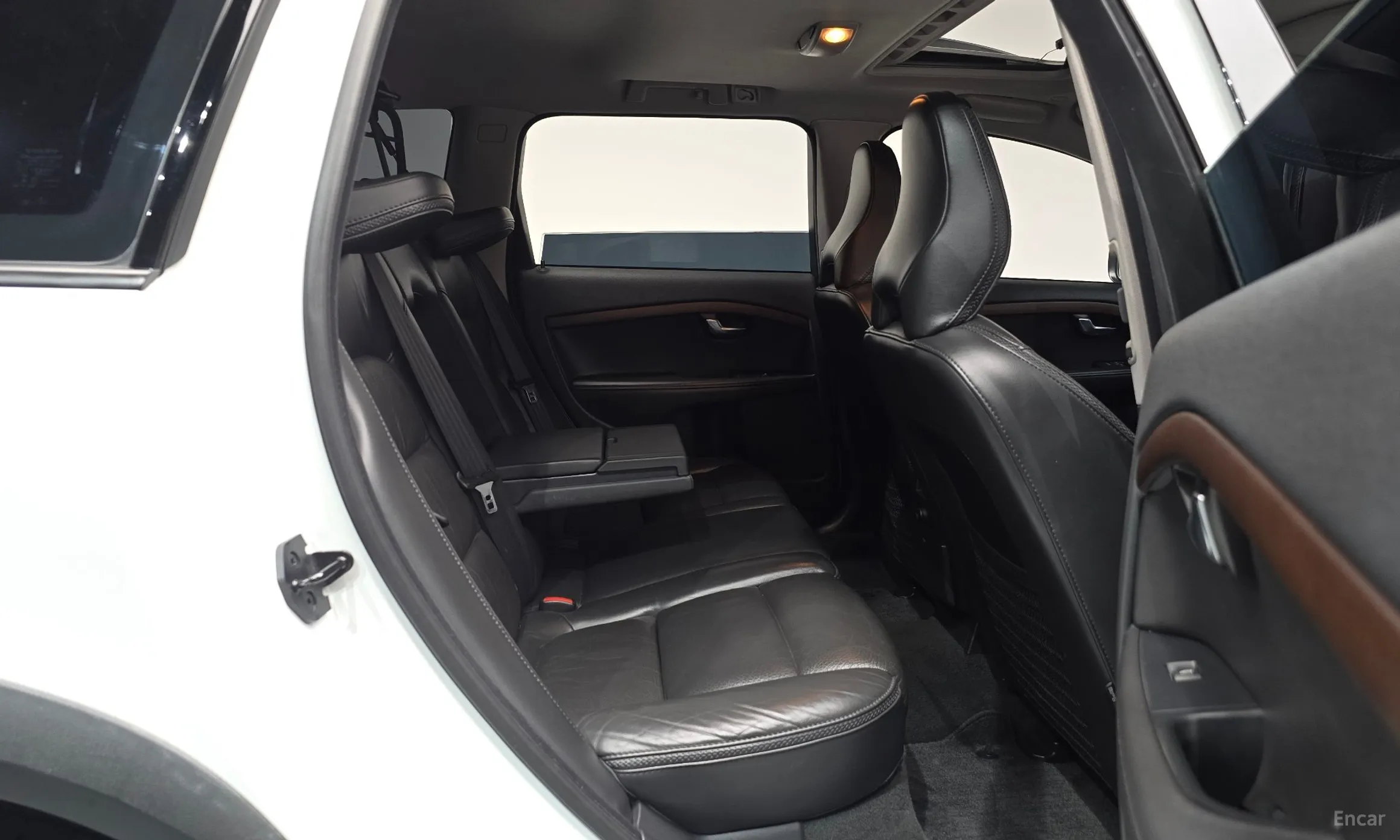 Volvo XC70 превью 12