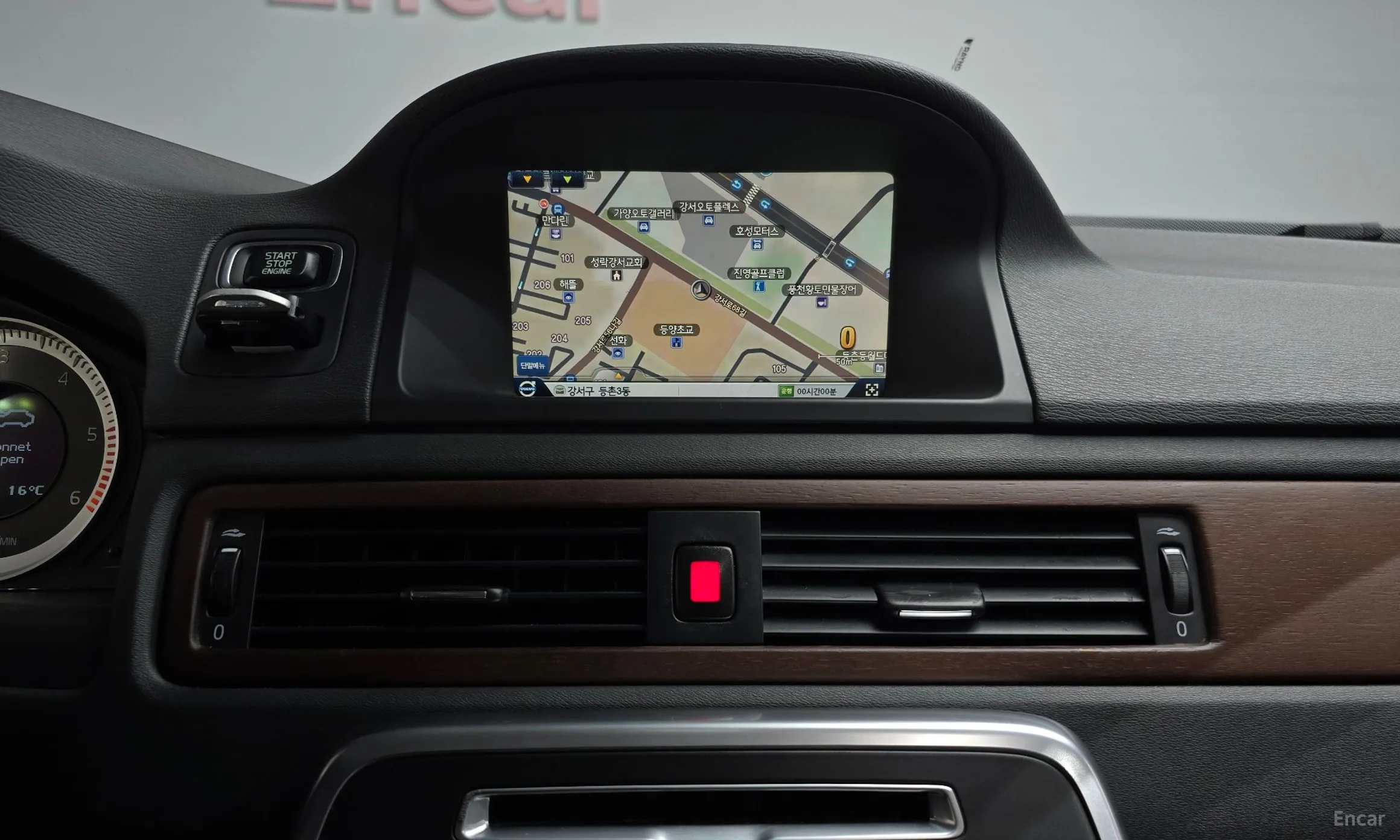 Volvo XC70 превью 14
