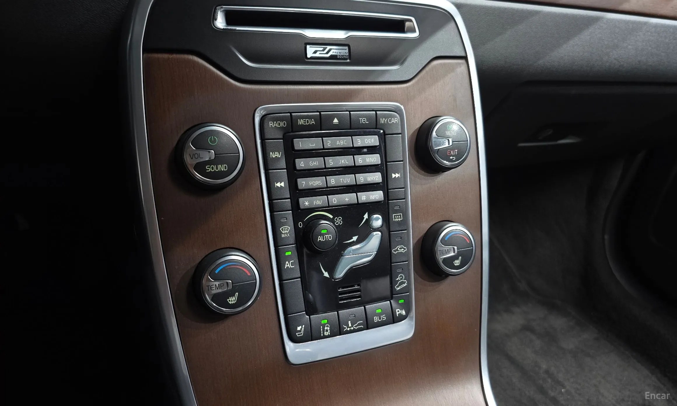 Volvo XC70 превью 17