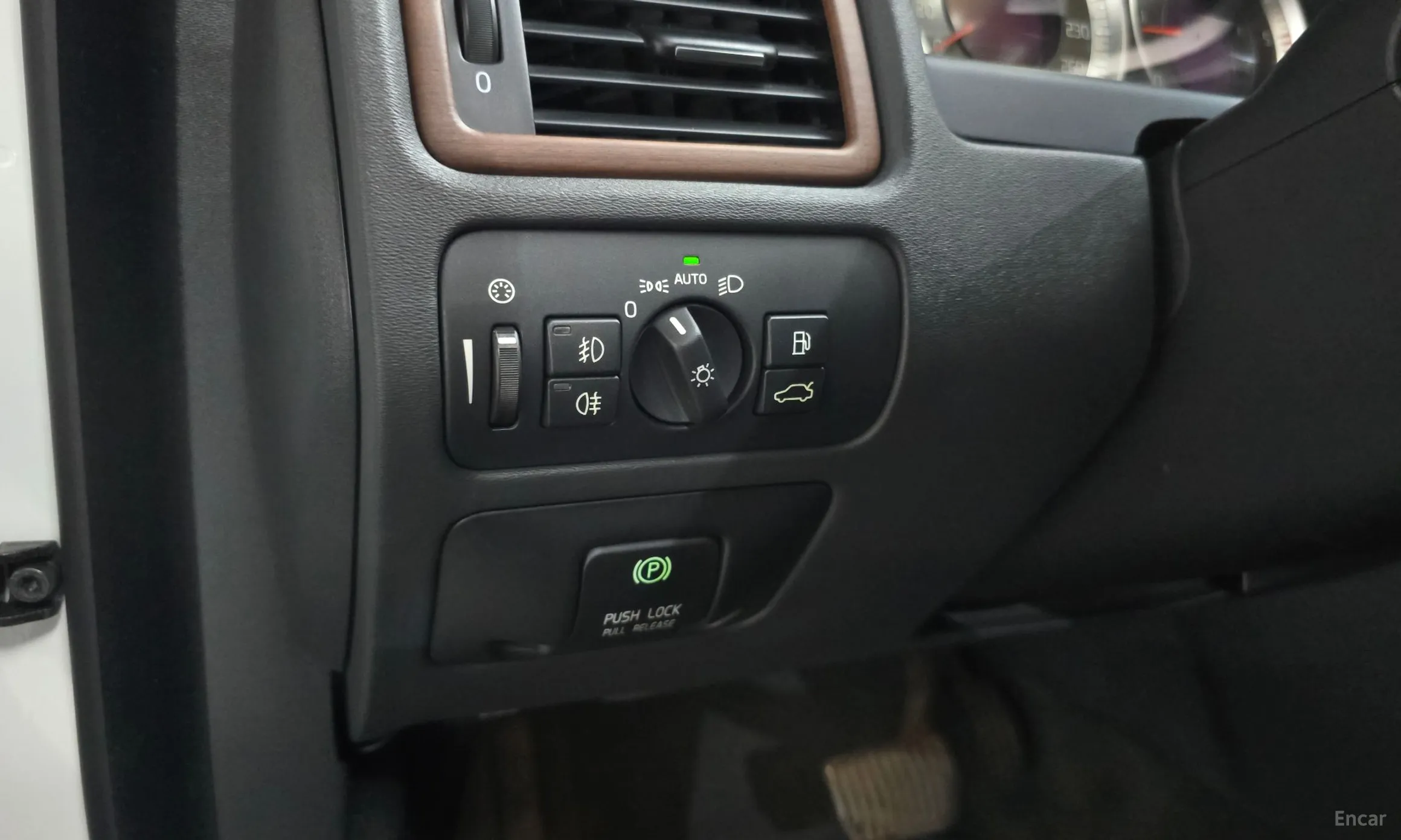 Volvo XC70 превью 18