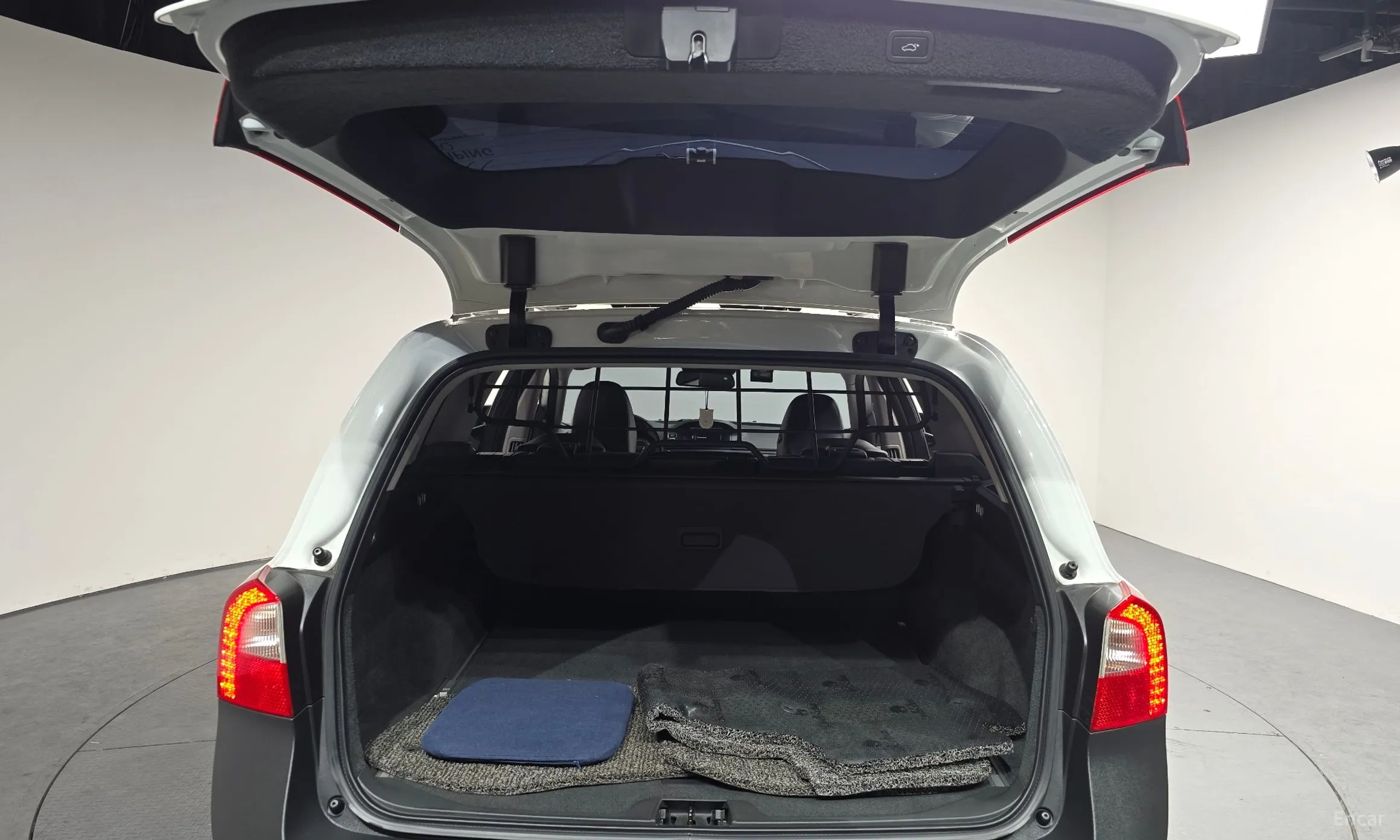 Volvo XC70 превью 19