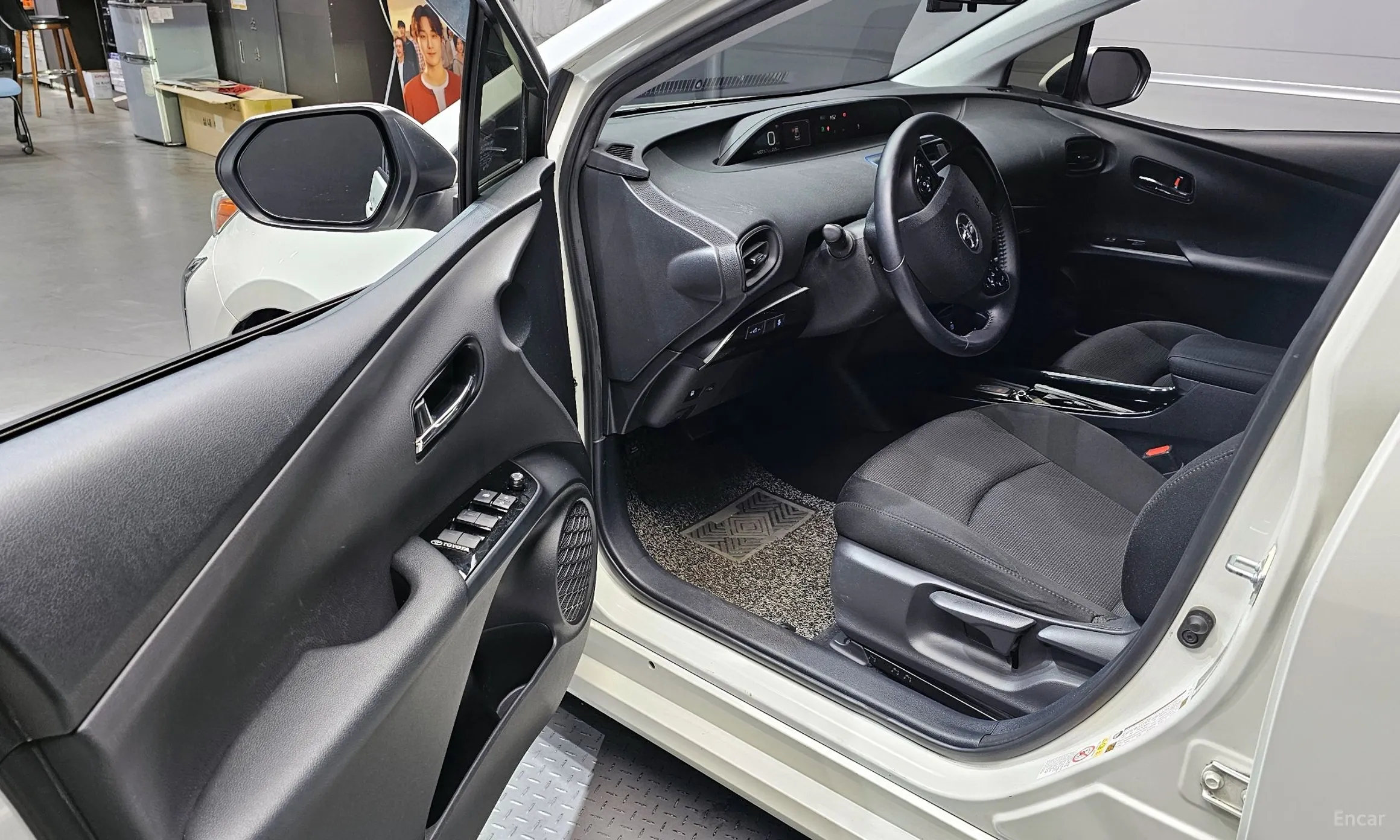 Toyota Prius 4th Generation превью 10